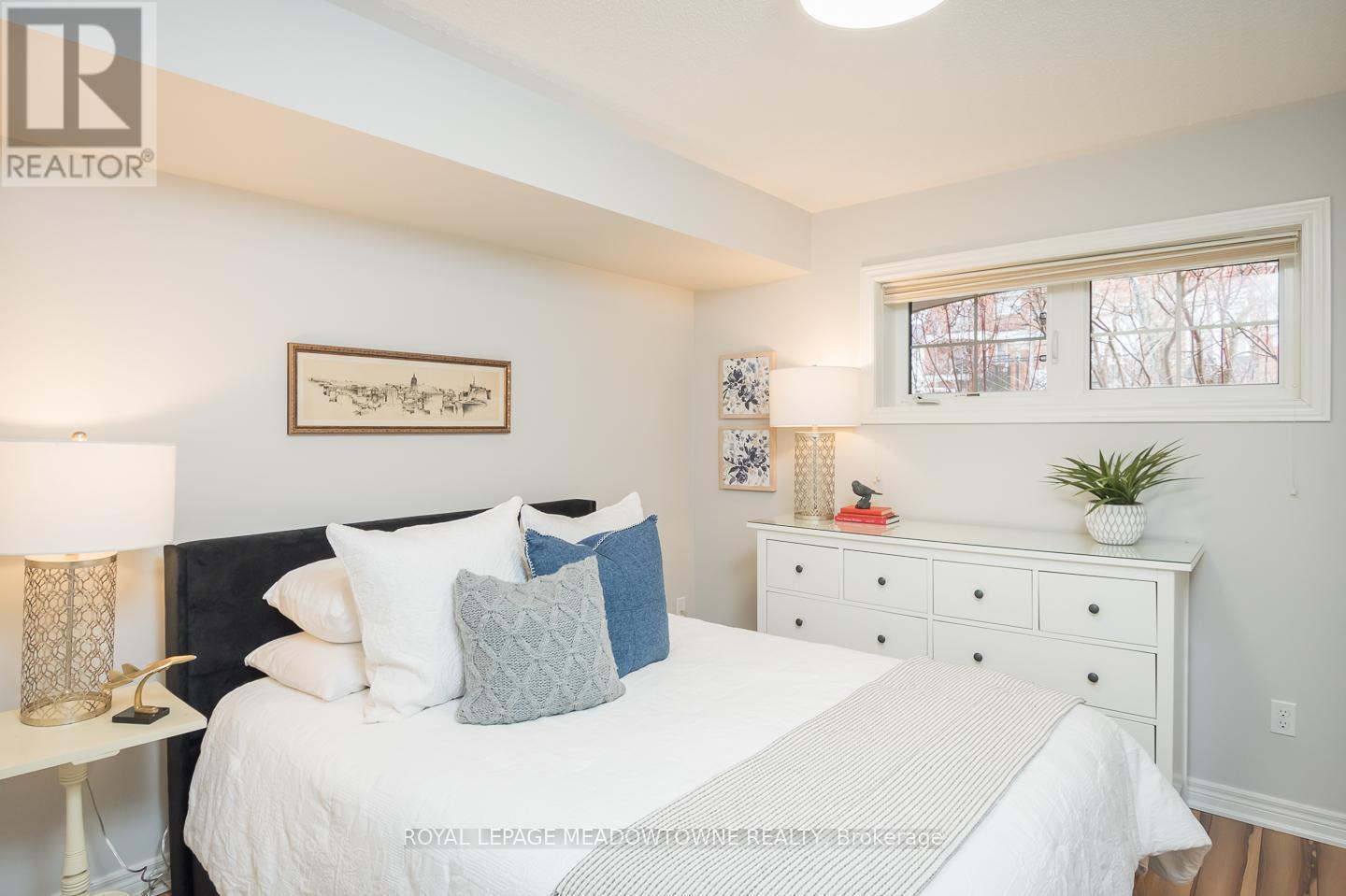 












10 - 51 HAYS BOULEVARD

,
Oakville,




Ontario
L6H0J1

