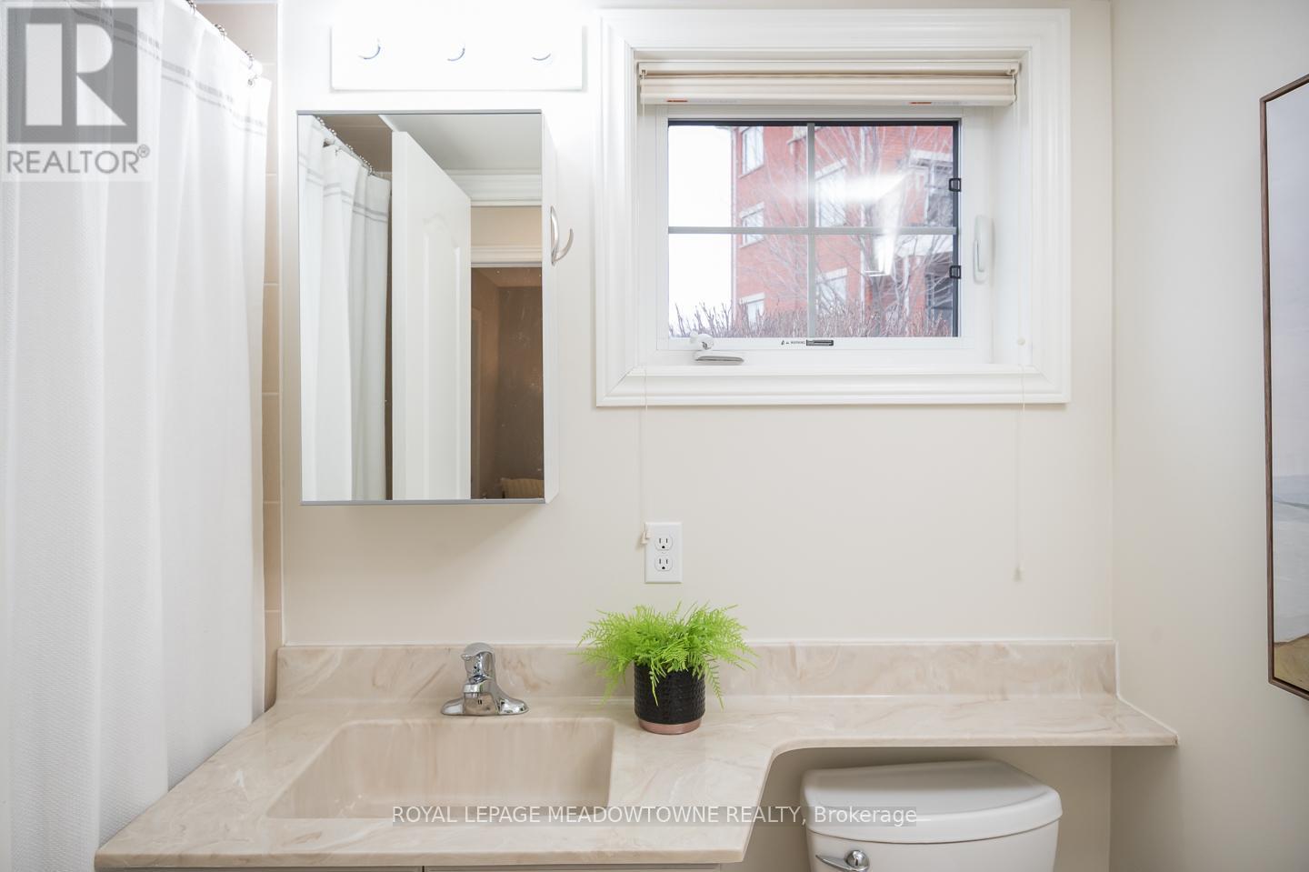 












10 - 51 HAYS BOULEVARD

,
Oakville,




Ontario
L6H0J1

