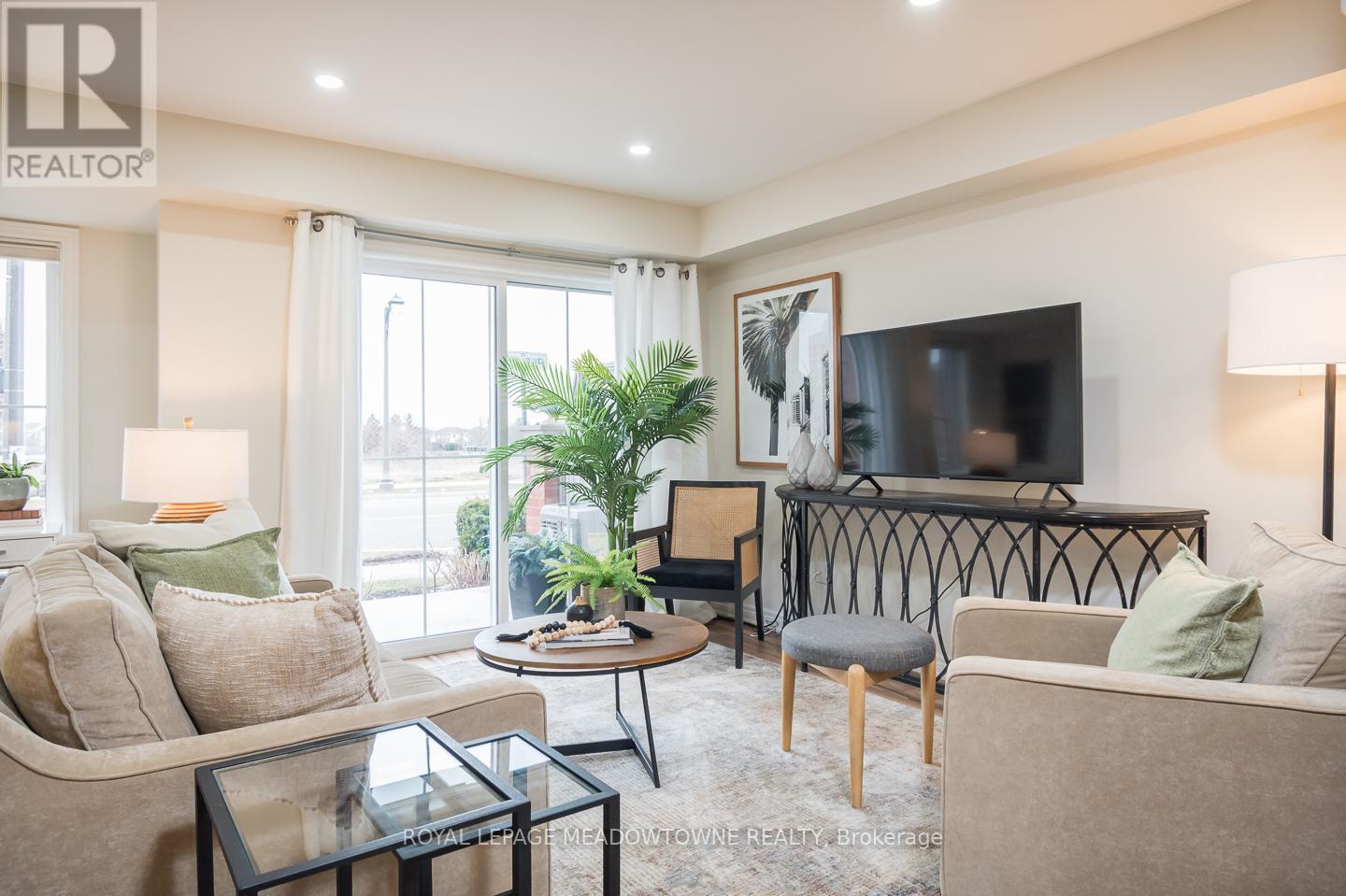 












10 - 51 HAYS BOULEVARD

,
Oakville,




Ontario
L6H0J1

