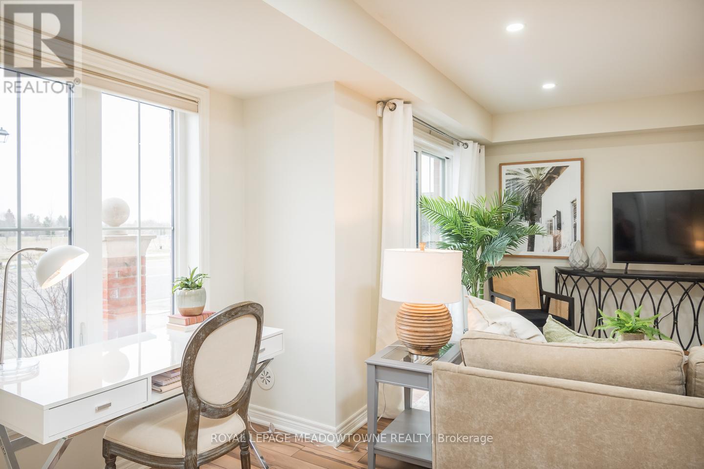 












10 - 51 HAYS BOULEVARD

,
Oakville,




Ontario
L6H0J1

