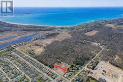 Walkable to beaches & Lake Ontario!