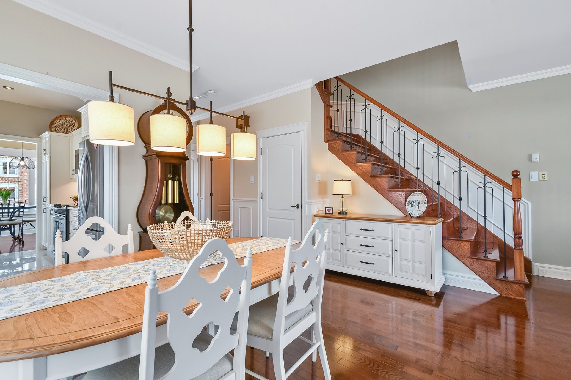 









530


Rue Jacques-Lavigne

,
Sainte-Thérèse,




QC
J7E5W5

