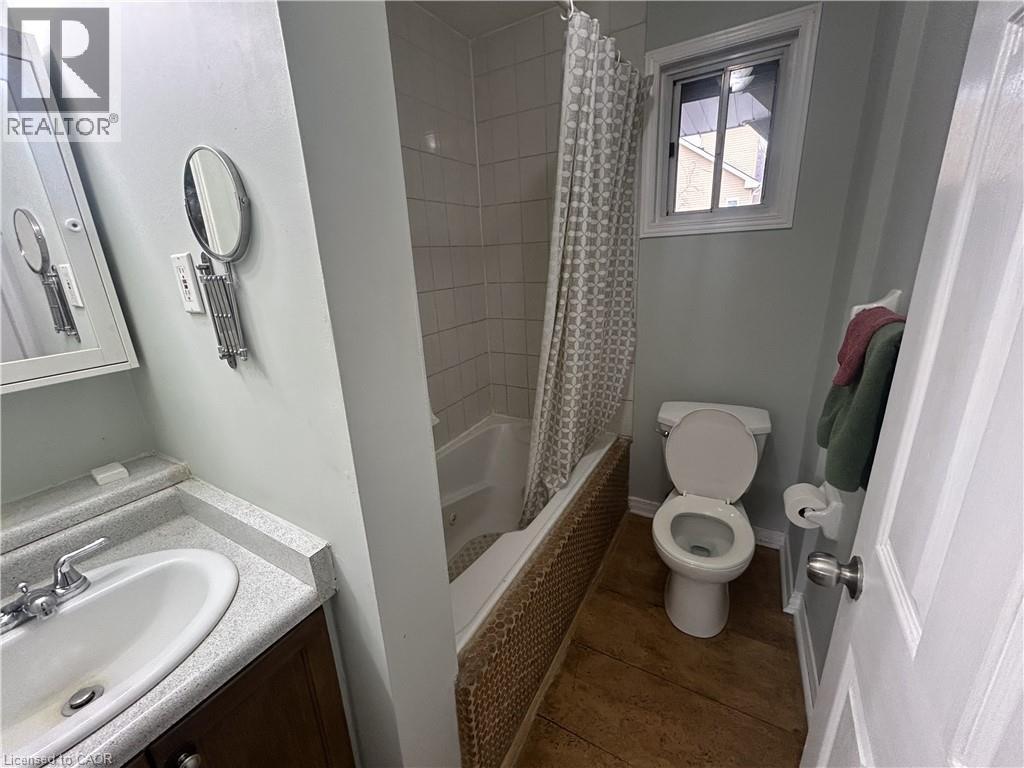 












352 HUNTER Street E Unit# 4

,
Hamilton,




Ontario
L8N1N8

