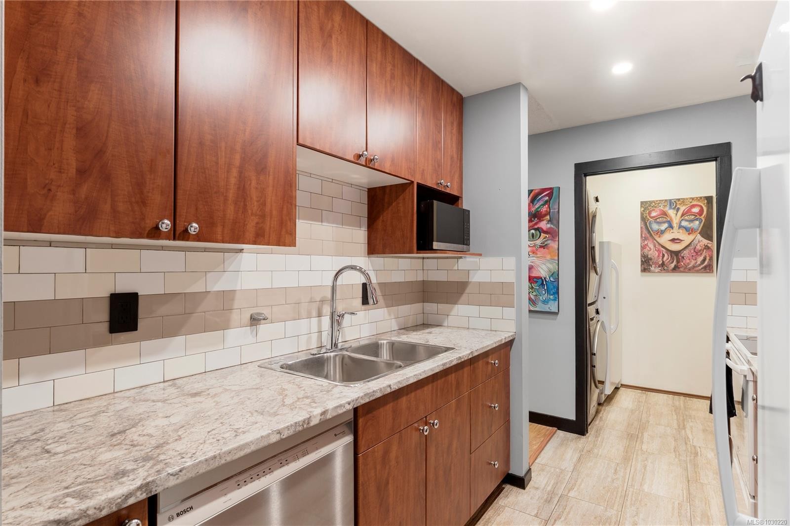 









1241


Fairfield

Rd, 402,
Victoria,




BC
V8V 3B3

