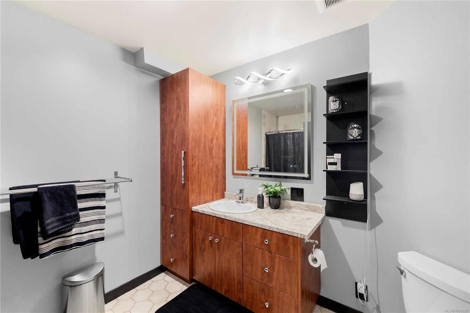 









1241


Fairfield

Rd, 402,
Victoria,




BC
V8V 3B3

