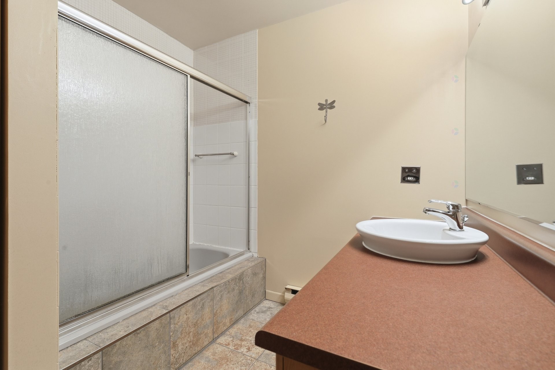 









2630


Rue Bellerose

, 5,
Longueuil (Le Vieux-Longueuil),




QC
J3E1K4

