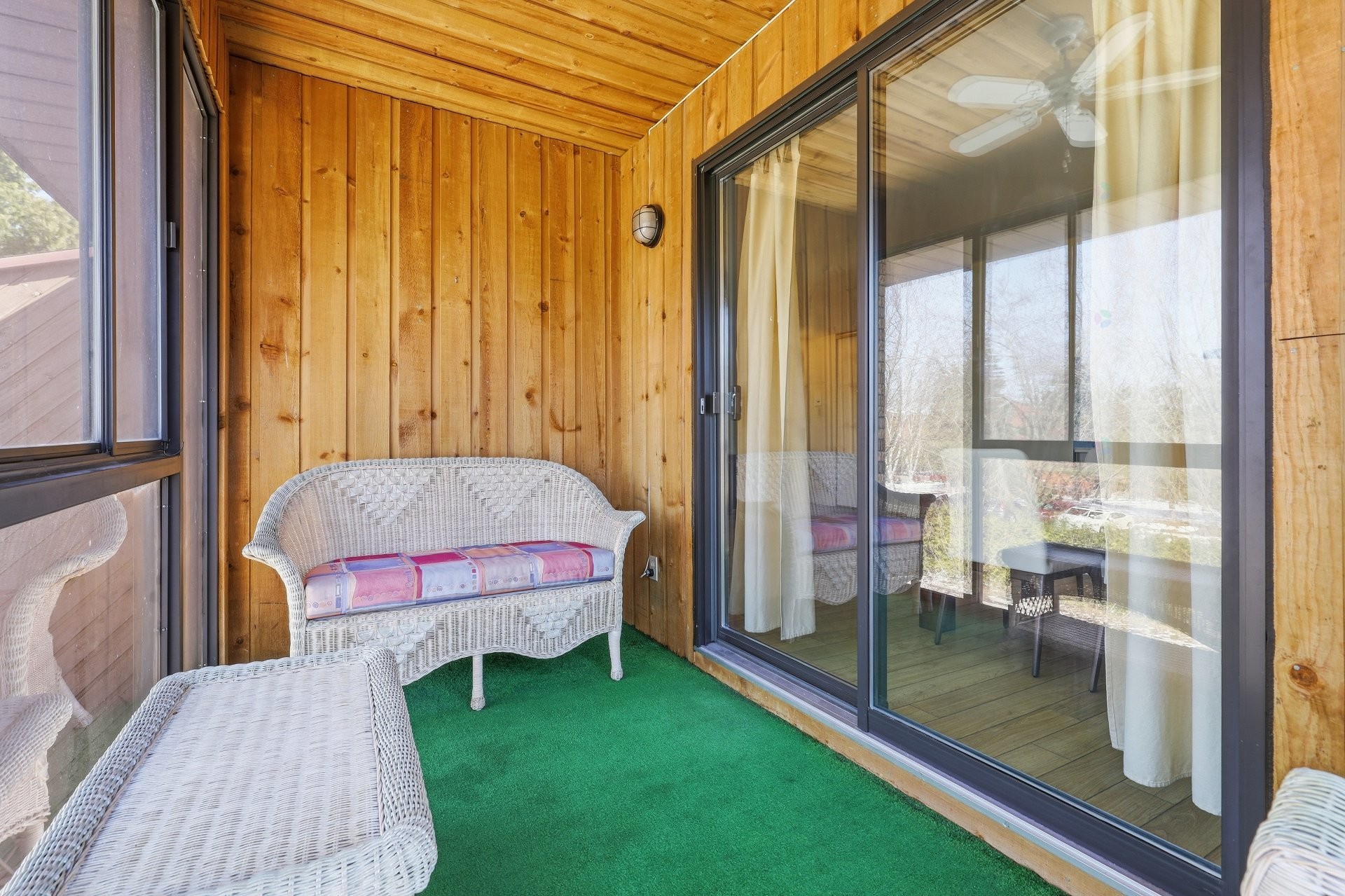 









2630


Rue Bellerose

, 5,
Longueuil (Le Vieux-Longueuil),




QC
J3E1K4

