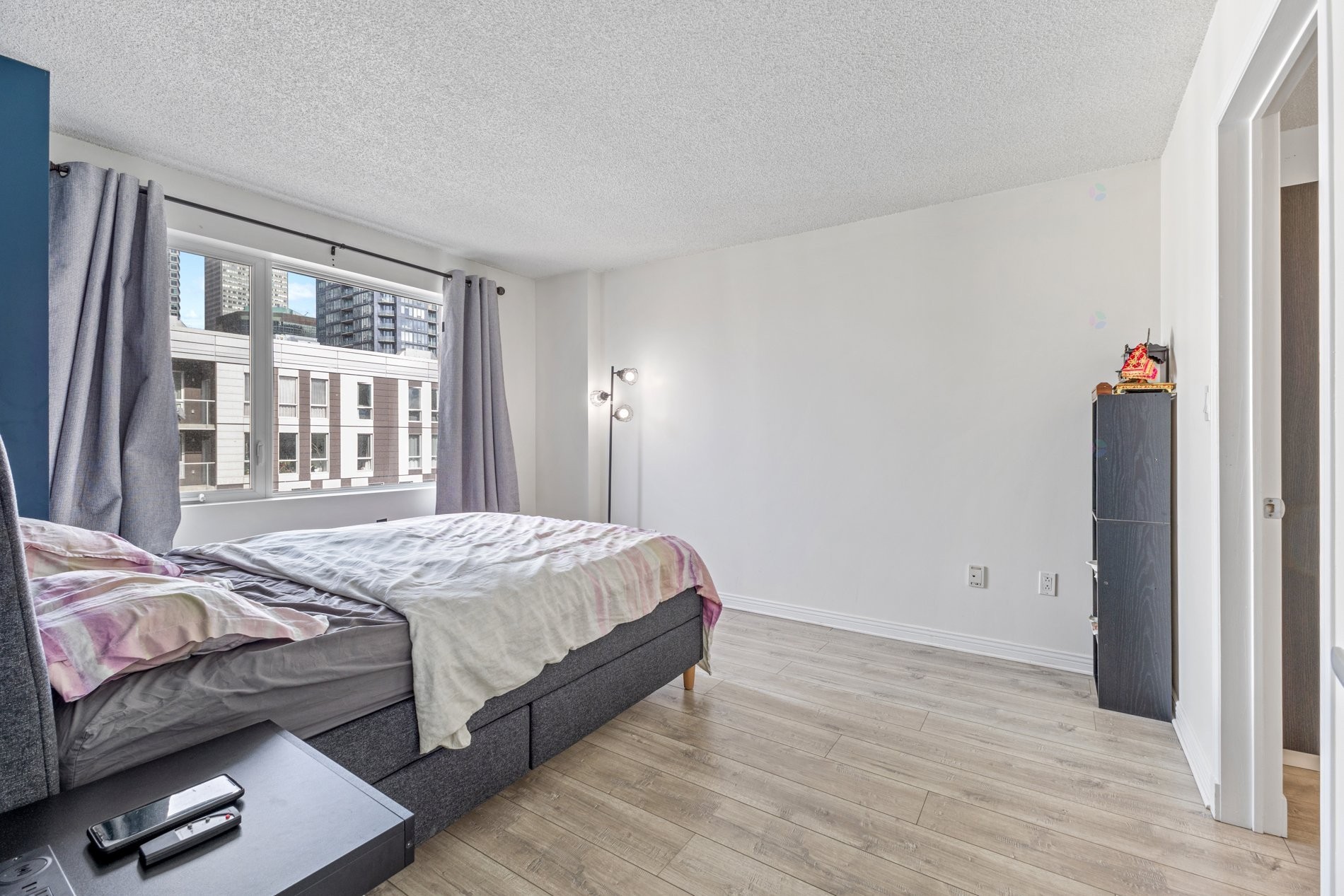 









1280


Rue St-Jacques

, 1406,
Montréal (Ville-Marie),




QC
H3C0G1

