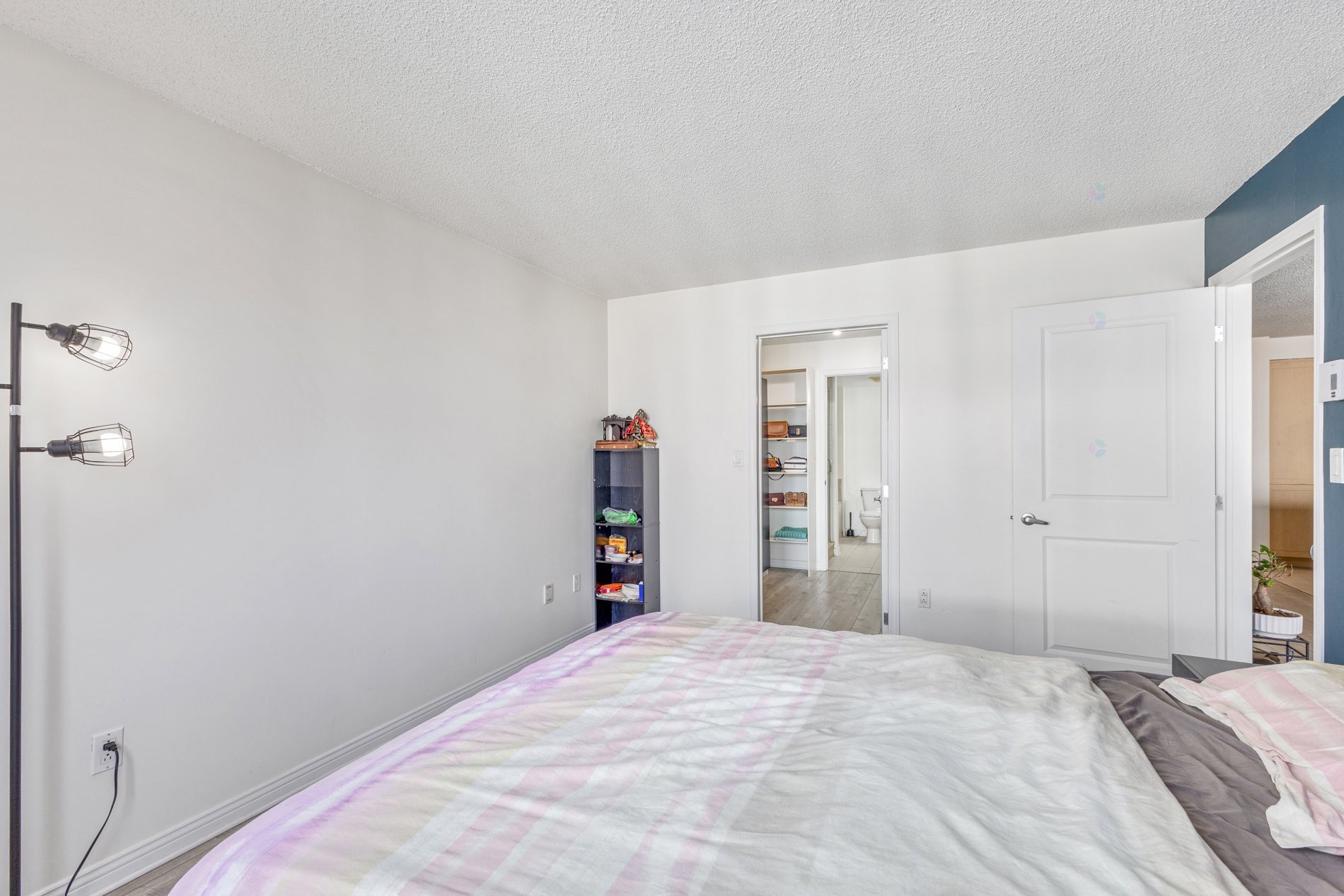 









1280


Rue St-Jacques

, 1406,
Montréal (Ville-Marie),




QC
H3C0G1

