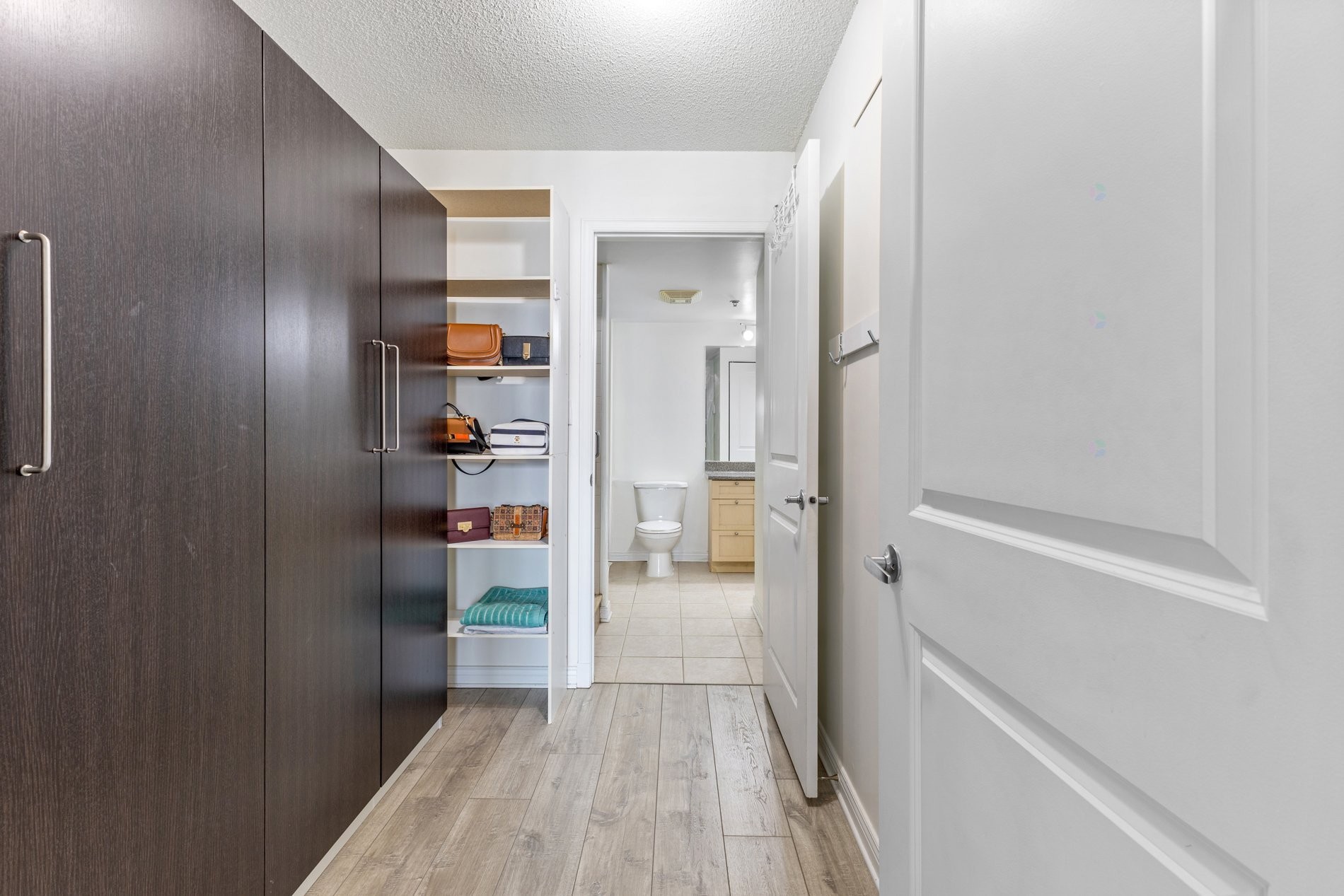 









1280


Rue St-Jacques

, 1406,
Montréal (Ville-Marie),




QC
H3C0G1

