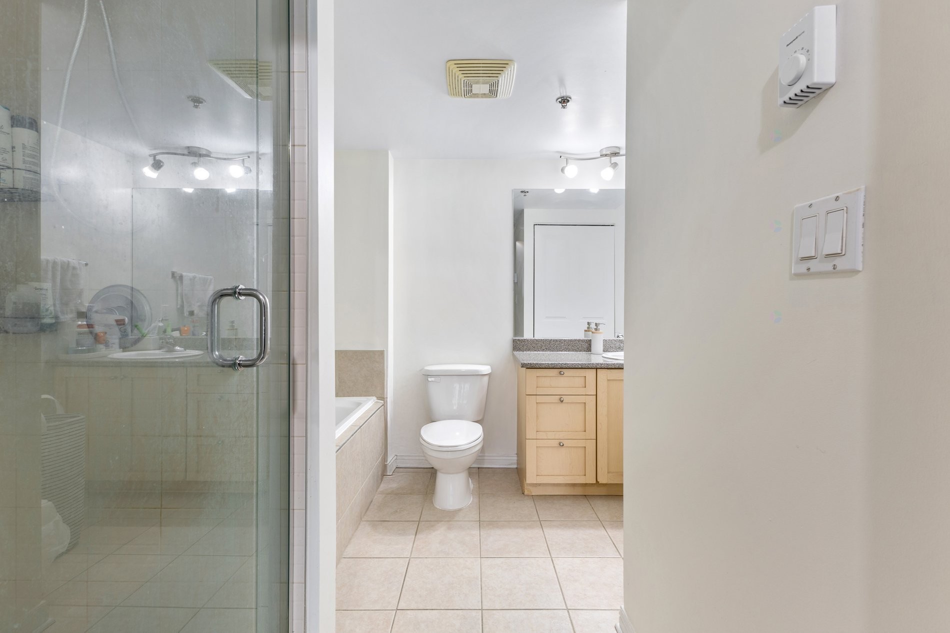 









1280


Rue St-Jacques

, 1406,
Montréal (Ville-Marie),




QC
H3C0G1

