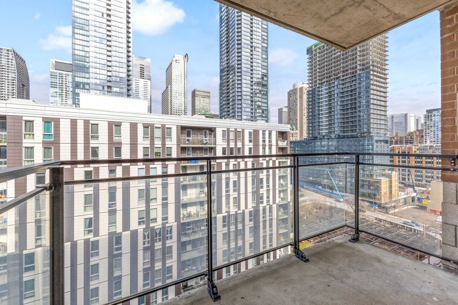 









1280


Rue St-Jacques

, 1406,
Montréal (Ville-Marie),




QC
H3C0G1

