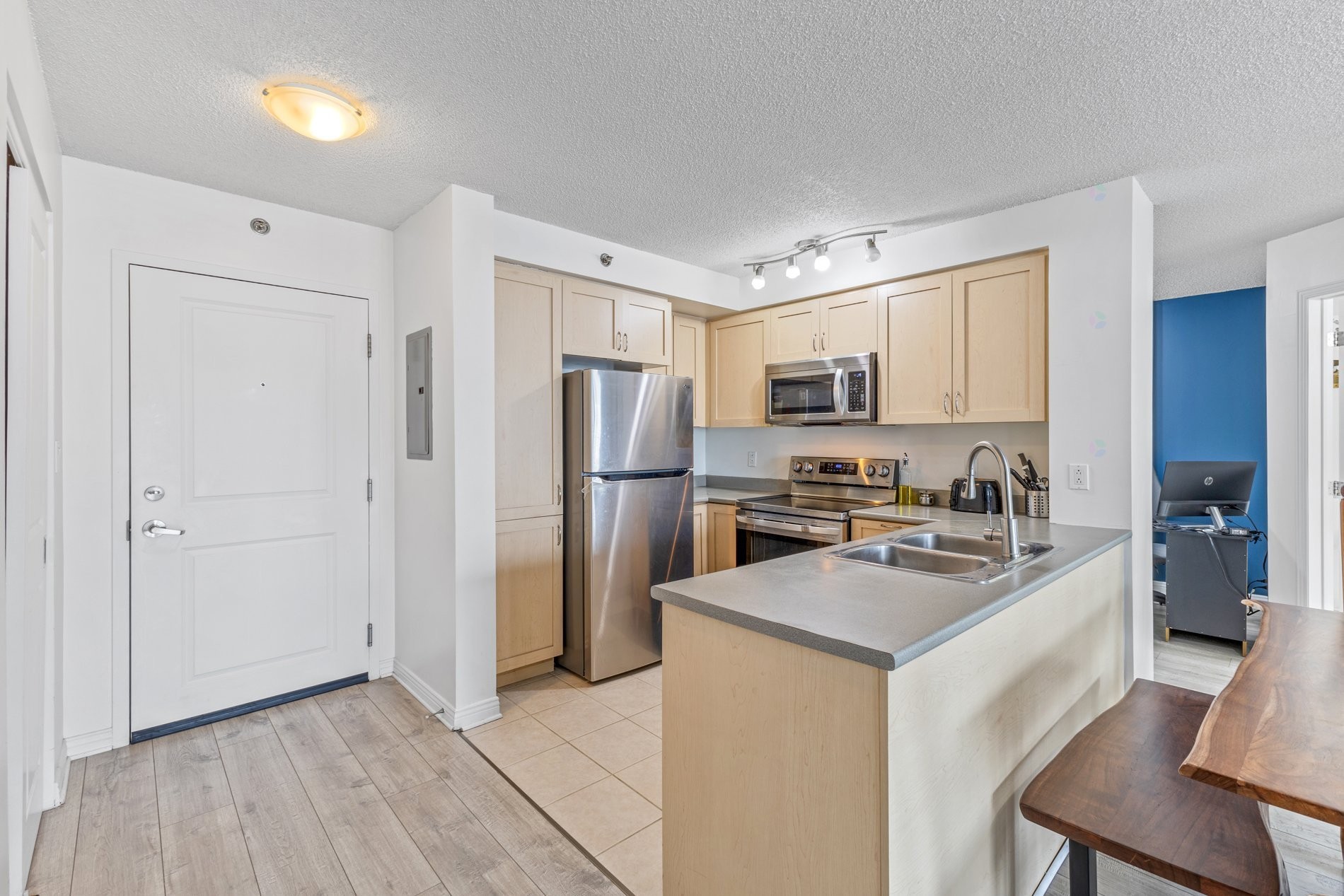 









1280


Rue St-Jacques

, 1406,
Montréal (Ville-Marie),




QC
H3C0G1

