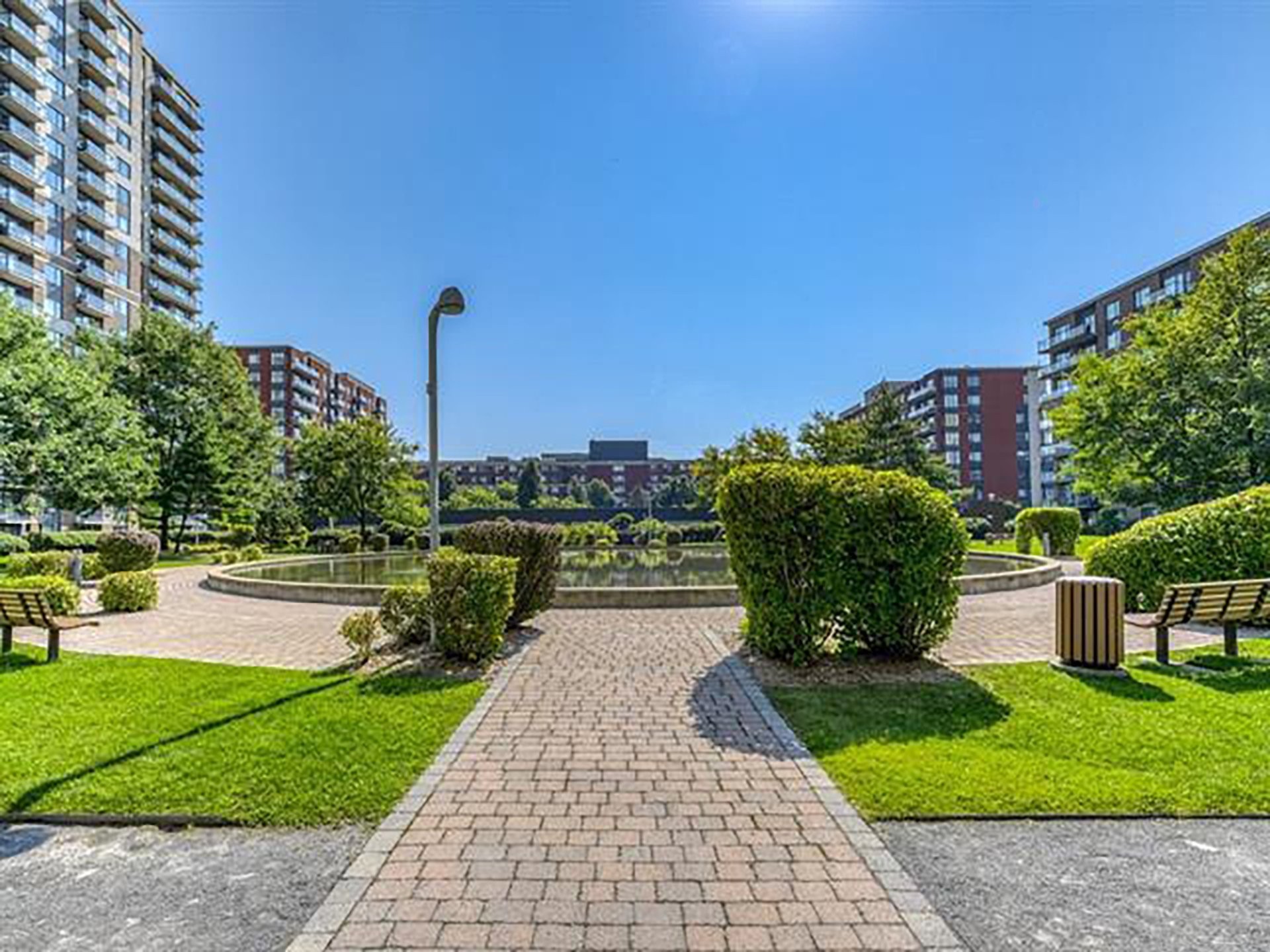 









1280


Rue St-Jacques

, 1406,
Montréal (Ville-Marie),




QC
H3C0G1

