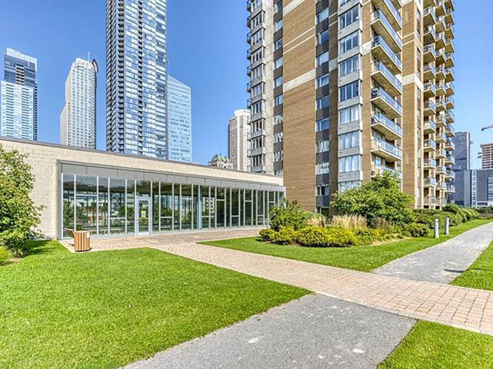 









1280


Rue St-Jacques

, 1406,
Montréal (Ville-Marie),




QC
H3C0G1

