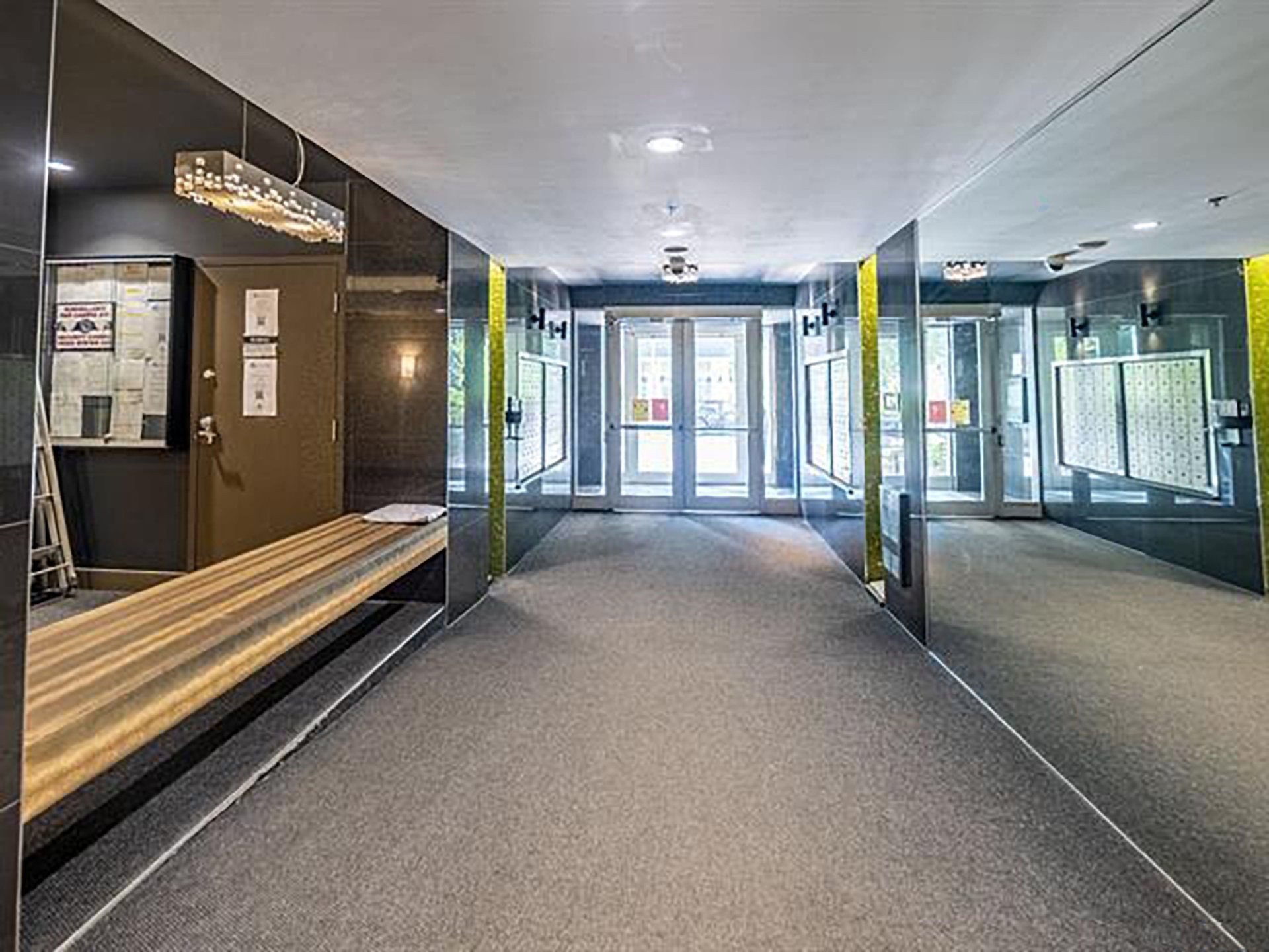 









1280


Rue St-Jacques

, 1406,
Montréal (Ville-Marie),




QC
H3C0G1

