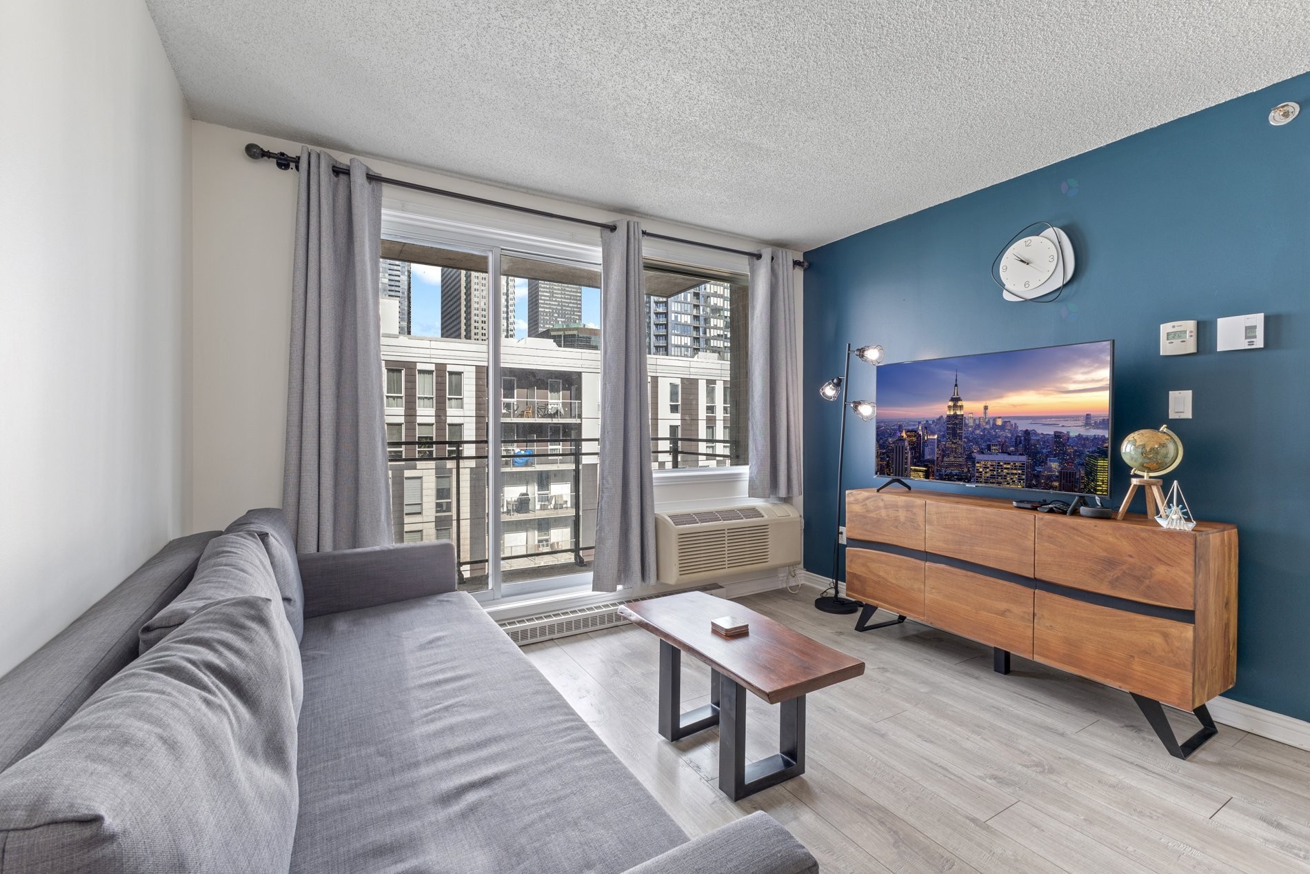 









1280


Rue St-Jacques

, 1406,
Montréal (Ville-Marie),




QC
H3C0G1

