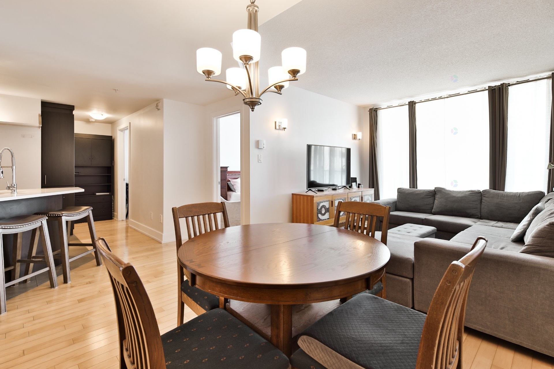 









375


Boul. Décarie

, 305,
Montréal (Saint-Laurent),




QC
H4L0B4

