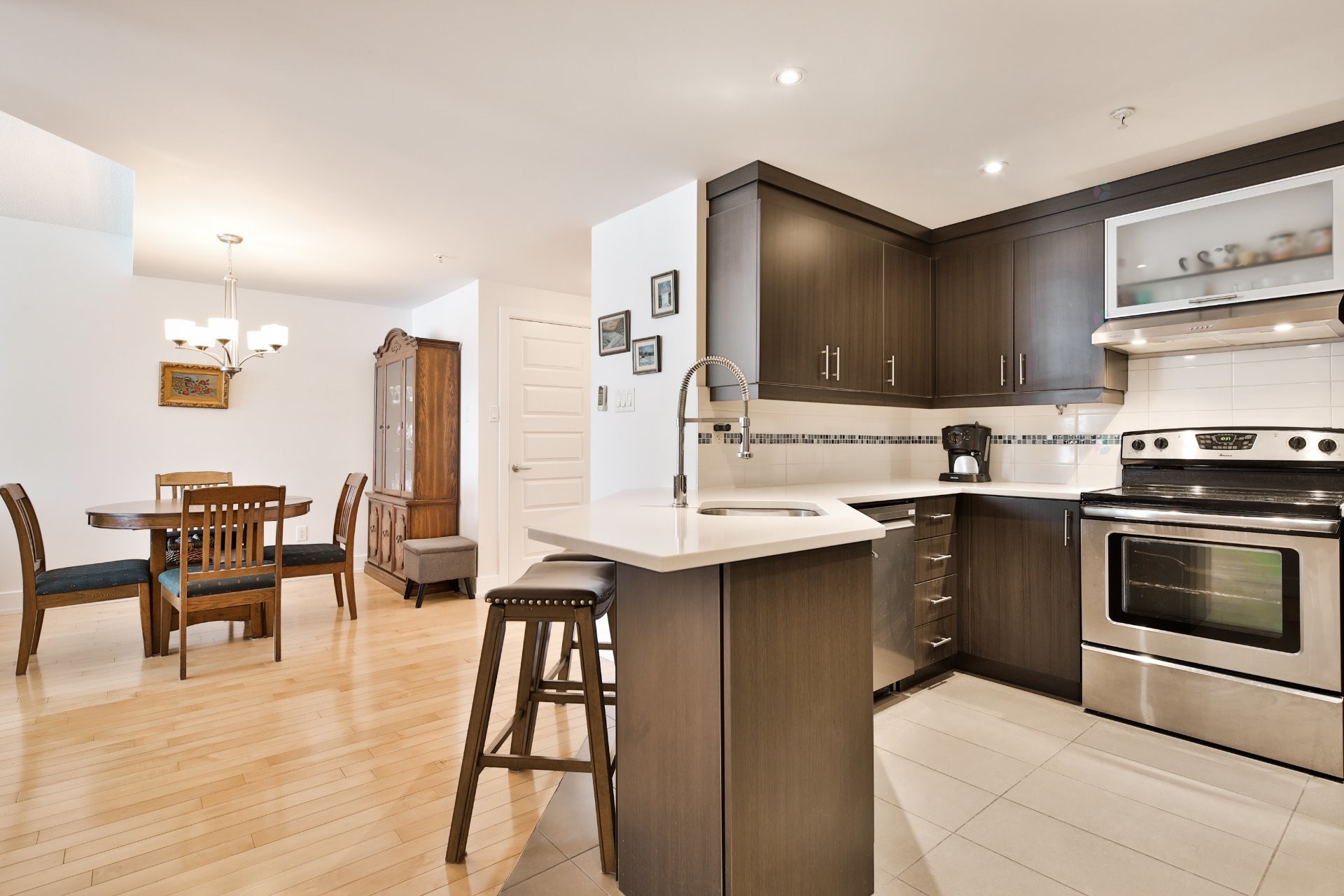 









375


Boul. Décarie

, 305,
Montréal (Saint-Laurent),




QC
H4L0B4

