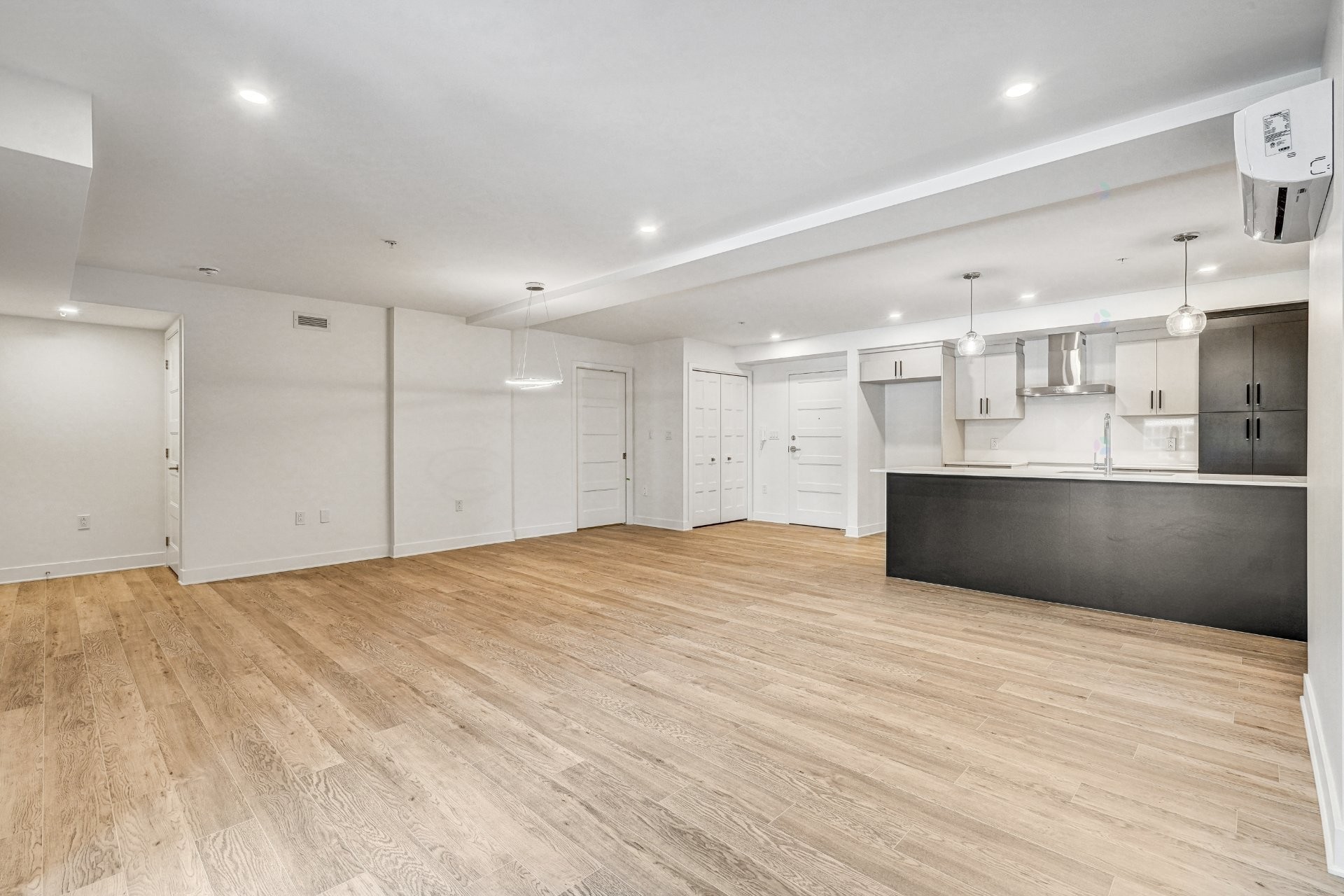 









689


Boul. St-Jean-Baptiste

, 110,
Mercier,




QC
J6R1G3

