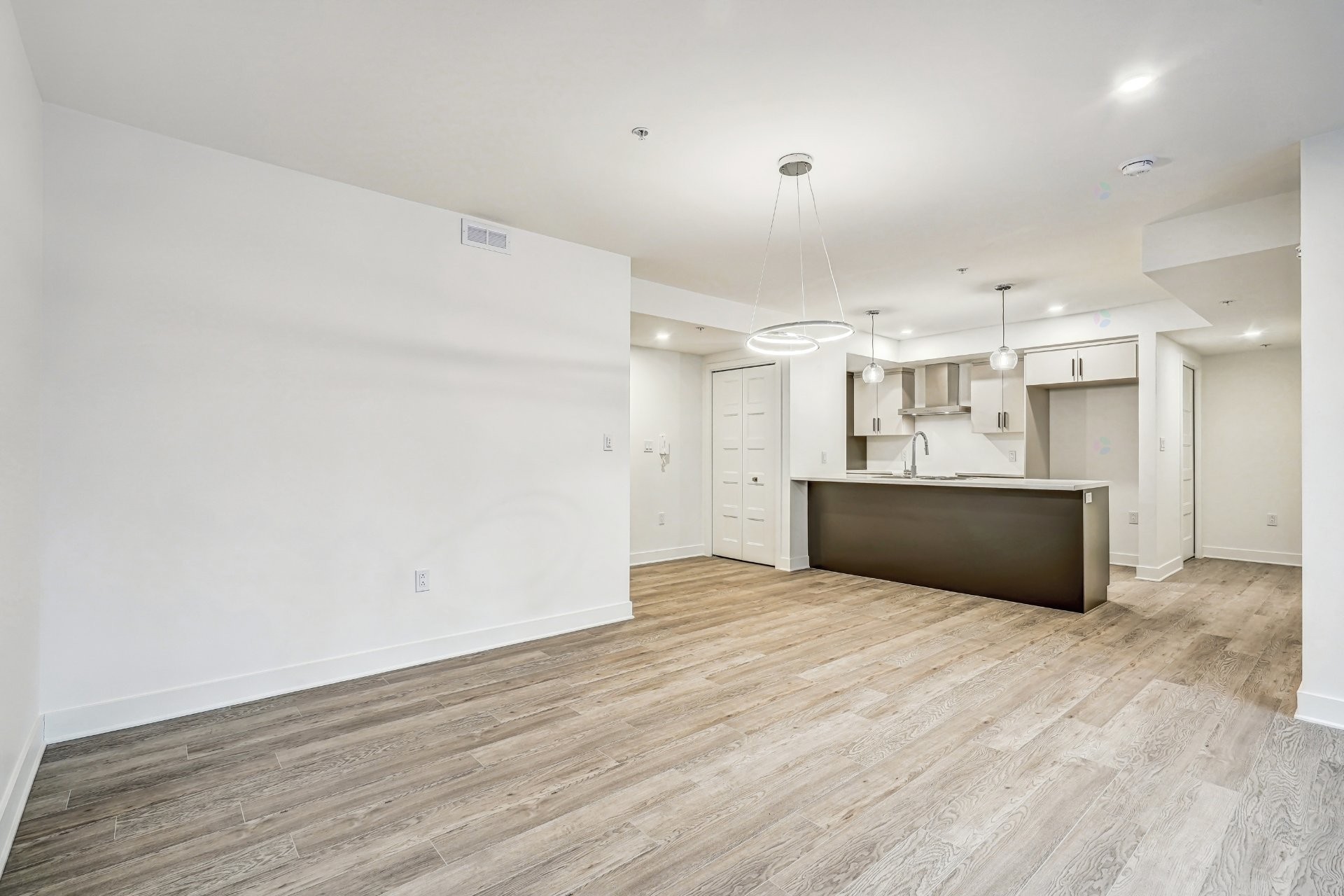 









689


Boul. St-Jean-Baptiste

, 002,
Mercier,




QC
J6R1G3

