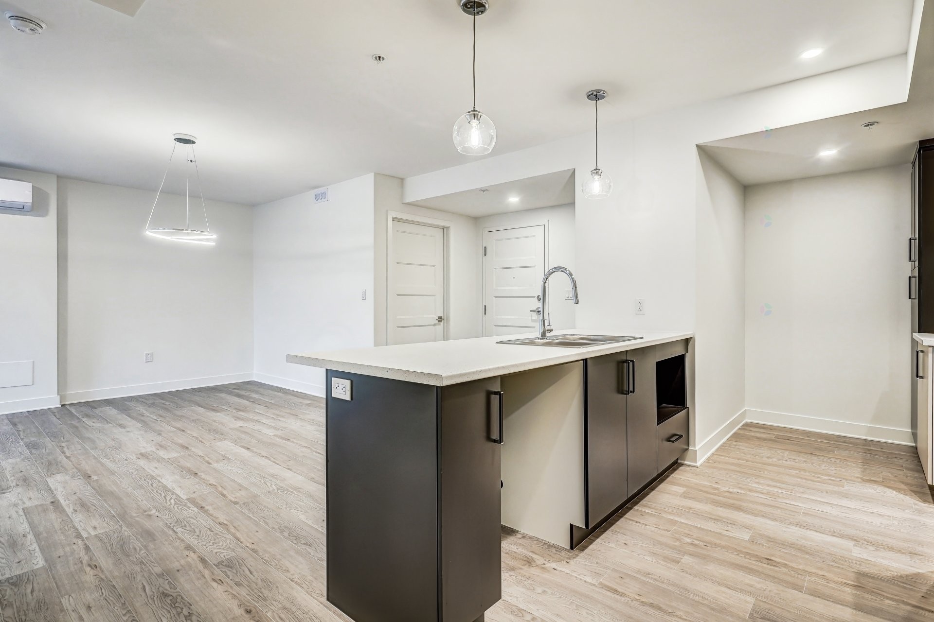 









689


Boul. St-Jean-Baptiste

, 002,
Mercier,




QC
J6R1G3

