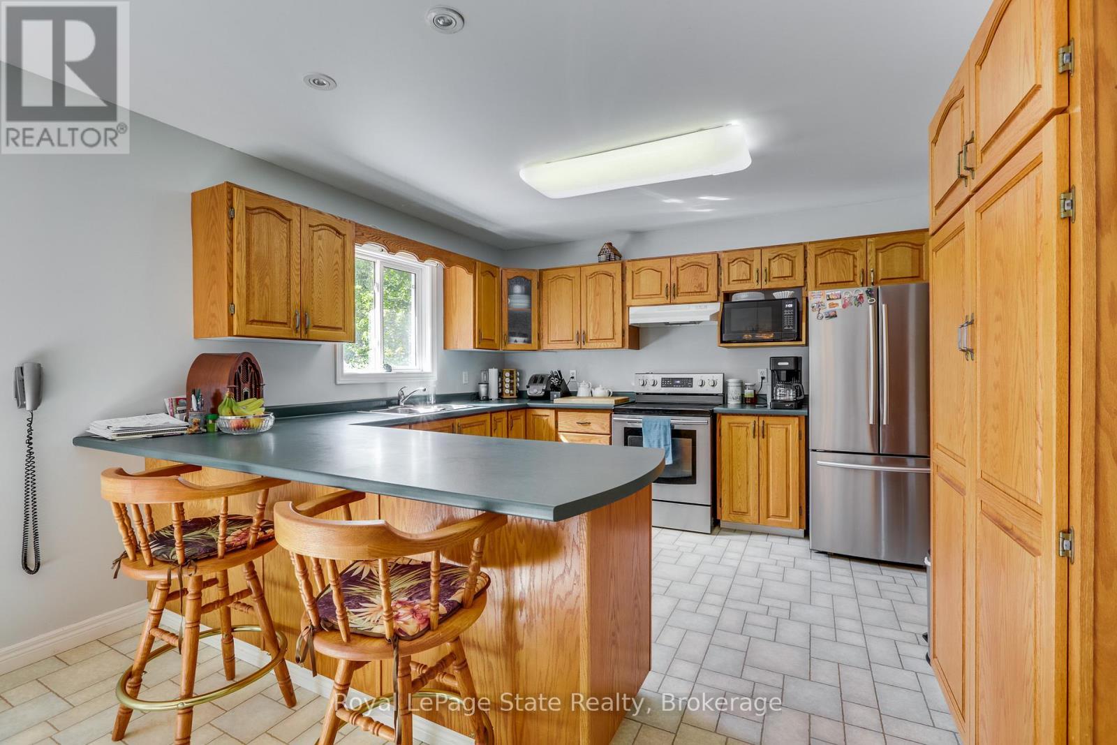 












41 CHURCH STREET W

,
Brant (Oakland),




Ontario
N0E1R0


