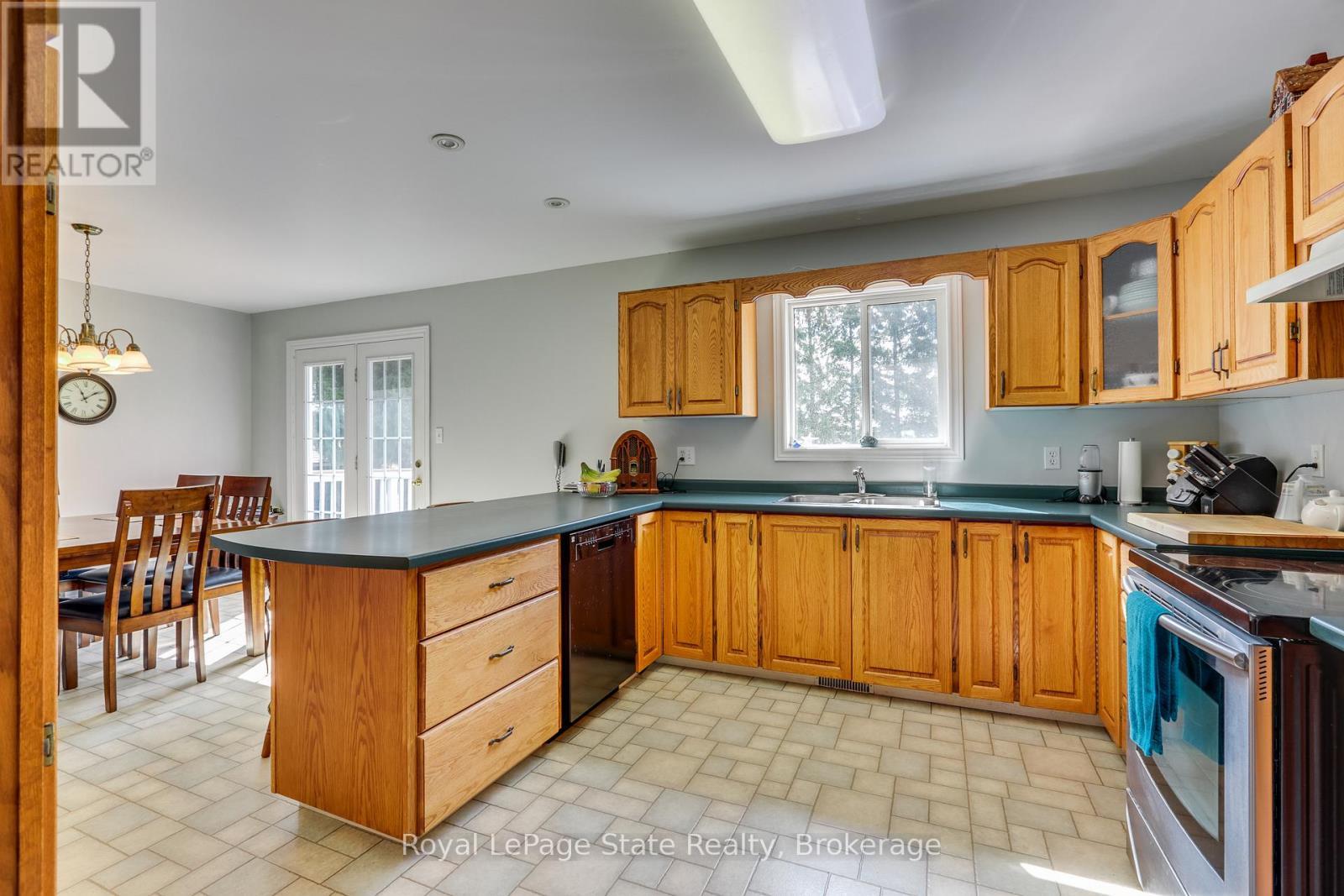 












41 CHURCH STREET W

,
Brant (Oakland),




Ontario
N0E1R0

