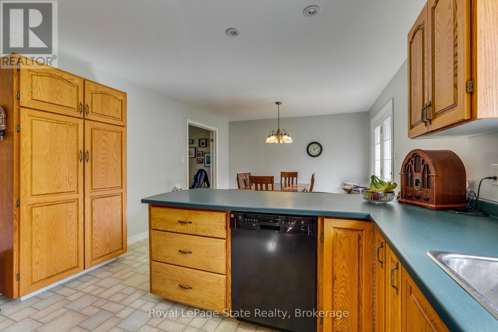 












41 CHURCH STREET W

,
Brant (Oakland),




Ontario
N0E1R0

