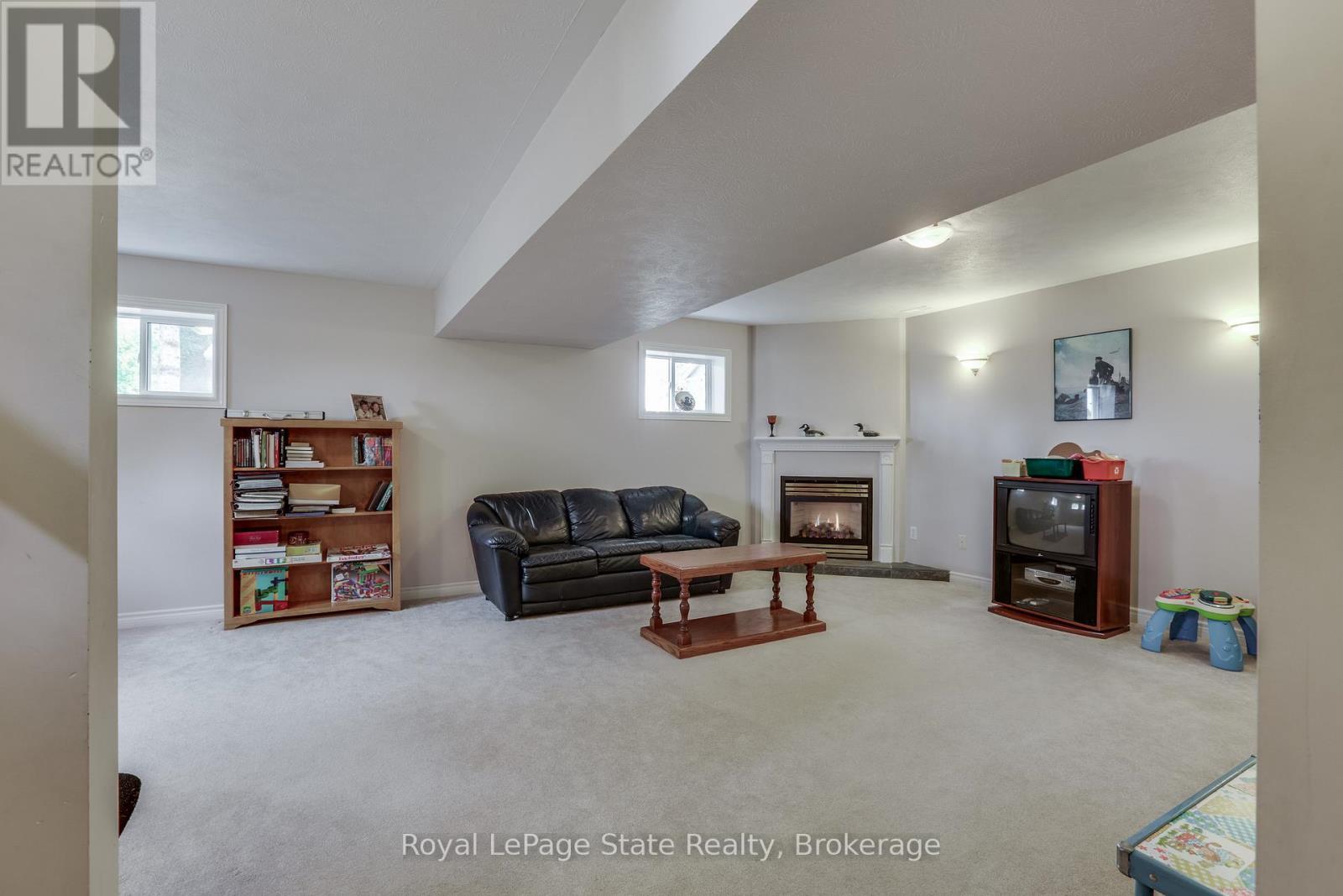












41 CHURCH STREET W

,
Brant (Oakland),




Ontario
N0E1R0

