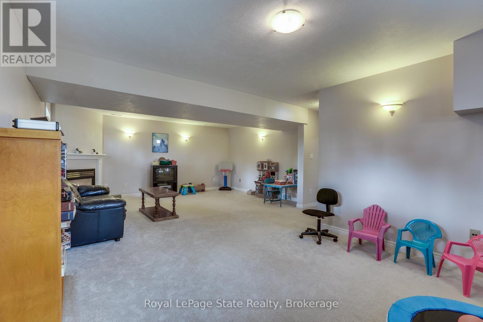 












41 CHURCH STREET W

,
Brant (Oakland),




Ontario
N0E1R0

