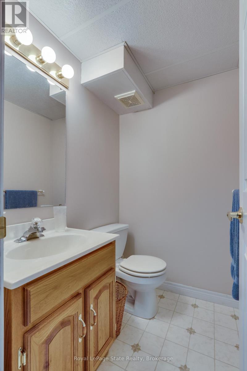 












41 CHURCH STREET W

,
Brant (Oakland),




Ontario
N0E1R0

