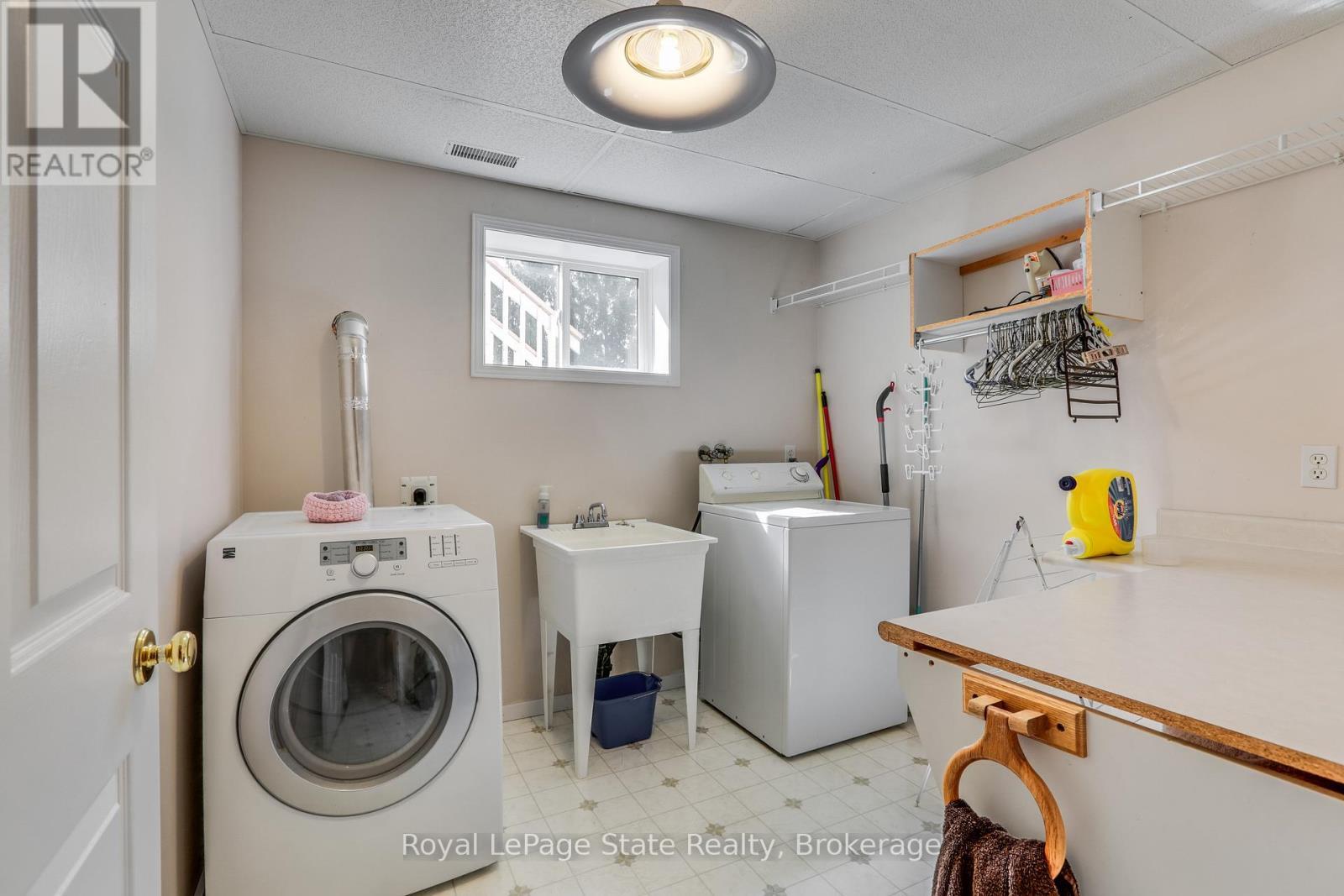 












41 CHURCH STREET W

,
Brant (Oakland),




Ontario
N0E1R0

