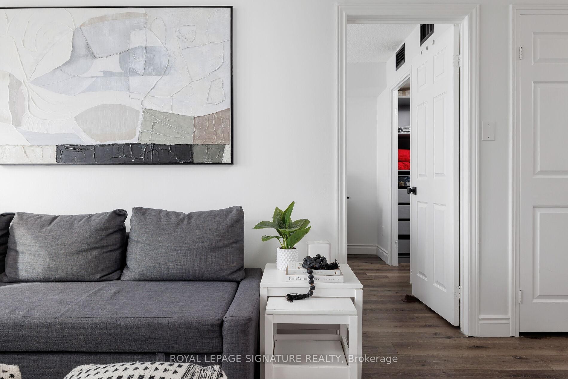 









880


Dundas

Street West, 909,
Mississauga,




ON
L5C 4H3

