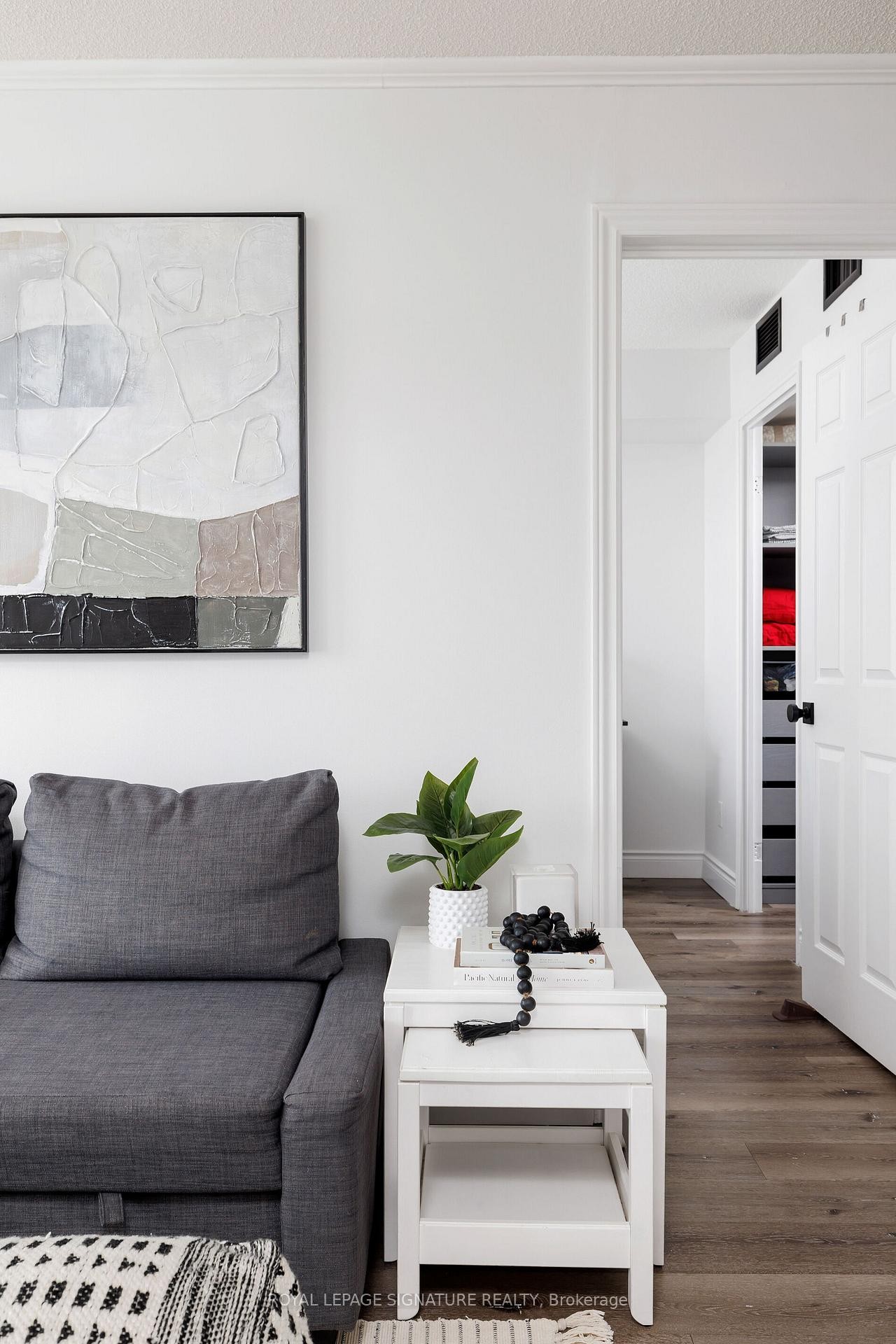 









880


Dundas

Street West, 909,
Mississauga,




ON
L5C 4H3

