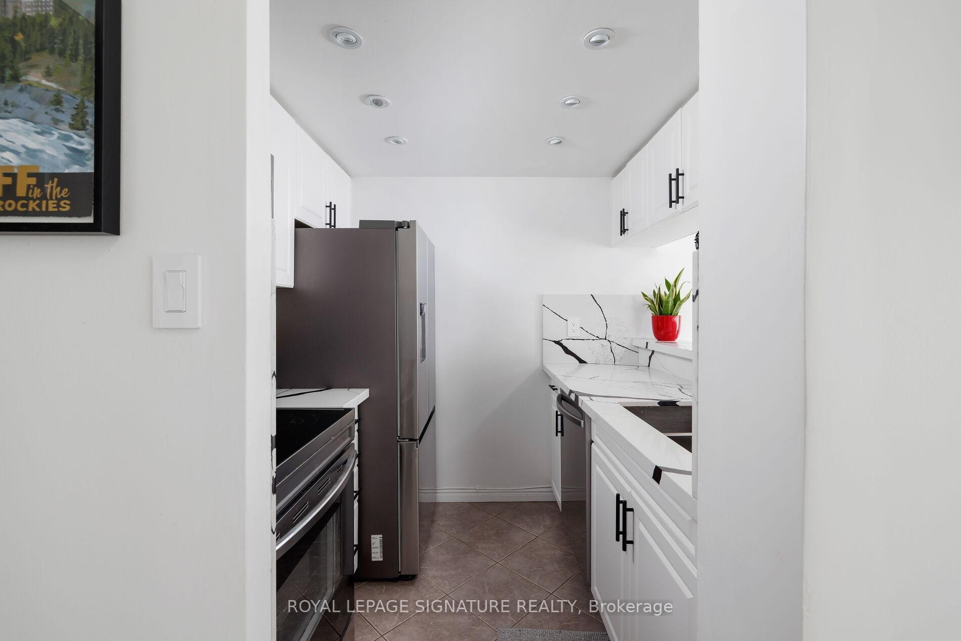 









880


Dundas

Street West, 909,
Mississauga,




ON
L5C 4H3

