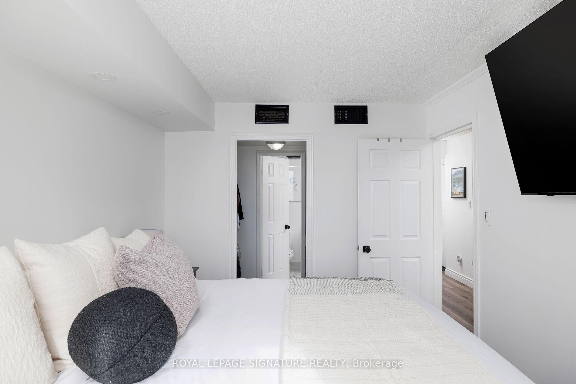 









880


Dundas

Street West, 909,
Mississauga,




ON
L5C 4H3

