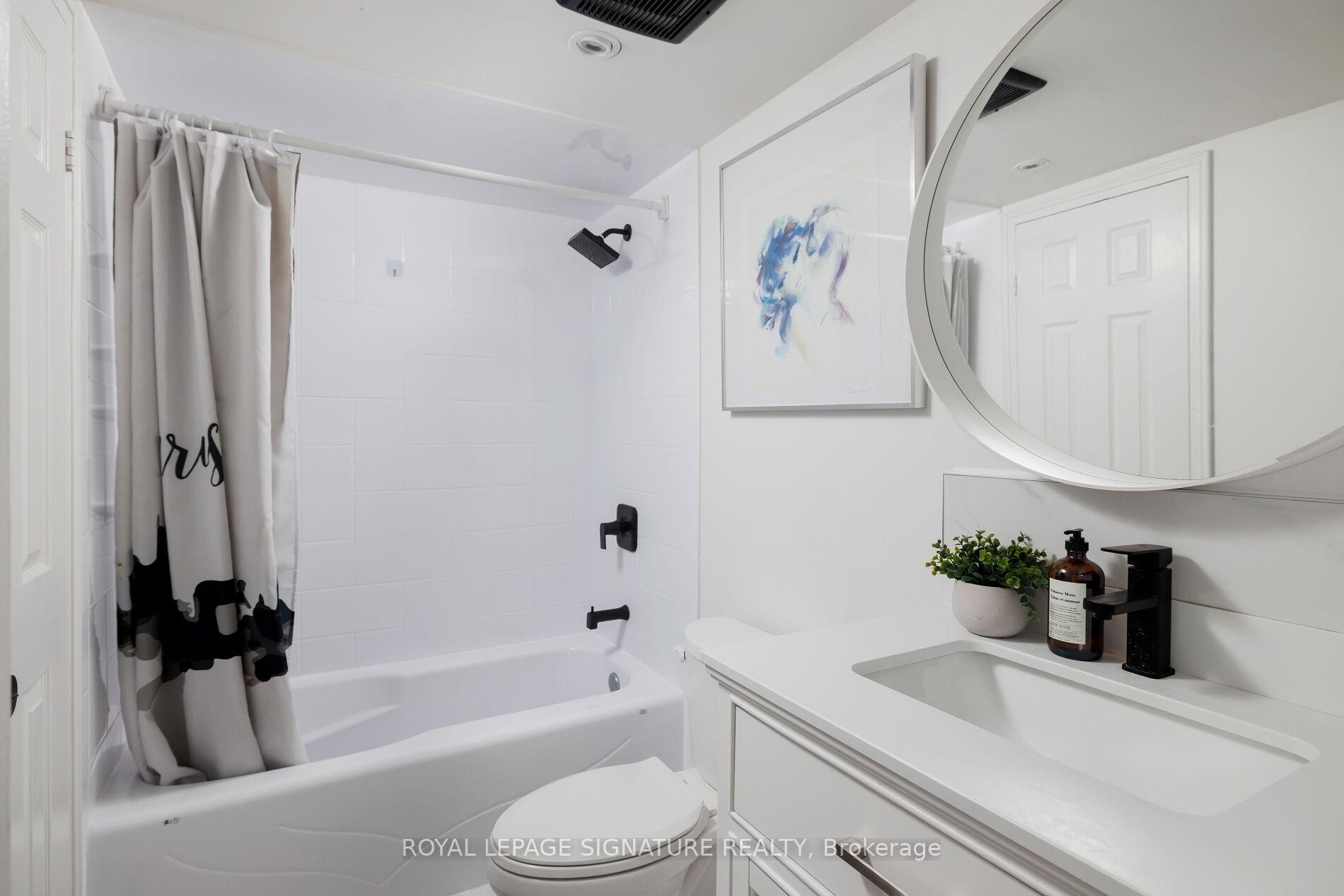 









880


Dundas

Street West, 909,
Mississauga,




ON
L5C 4H3

