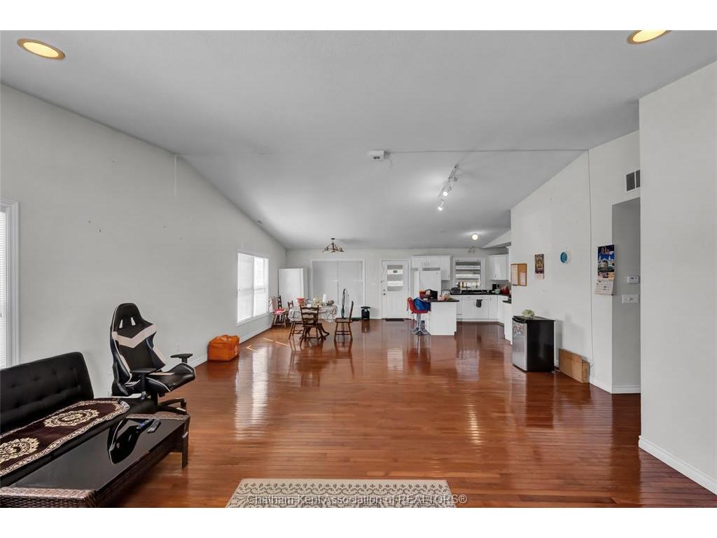 









297


Grand

Avenue,
Chatham,




ON
N7L 1W8

