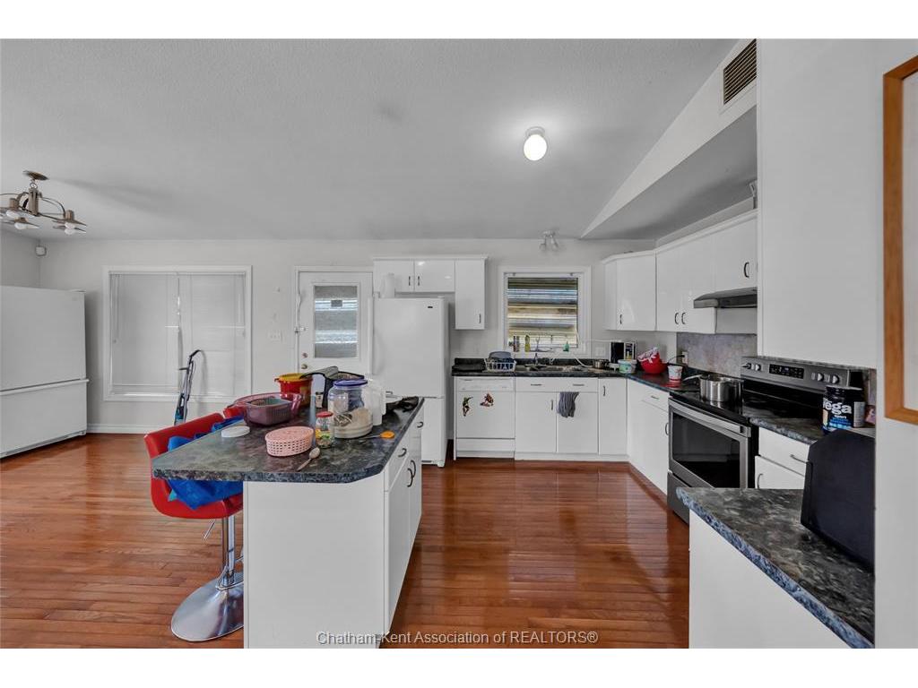 









297


Grand

Avenue,
Chatham,




ON
N7L 1W8

