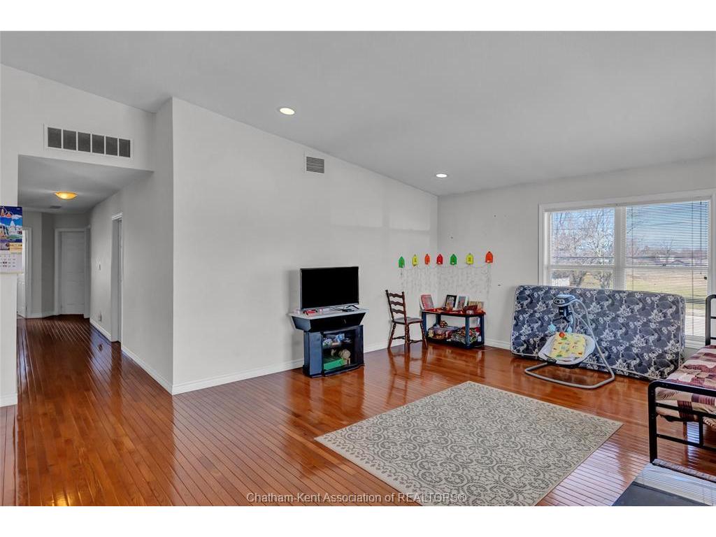 









297


Grand

Avenue,
Chatham,




ON
N7L 1W8

