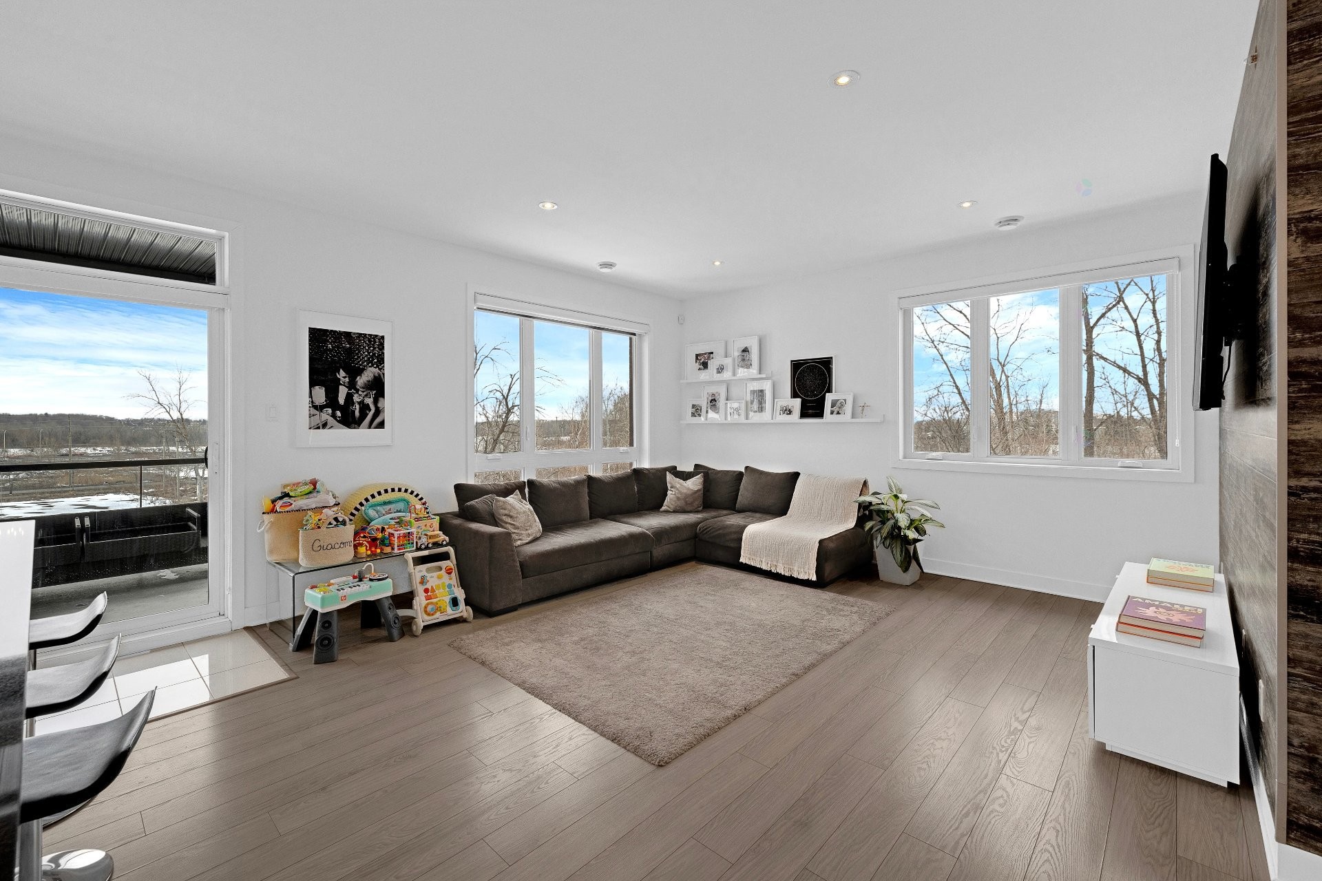 









2310


Rue Monet

, 302,
Laval (Duvernay),




QC
H7E0G1

