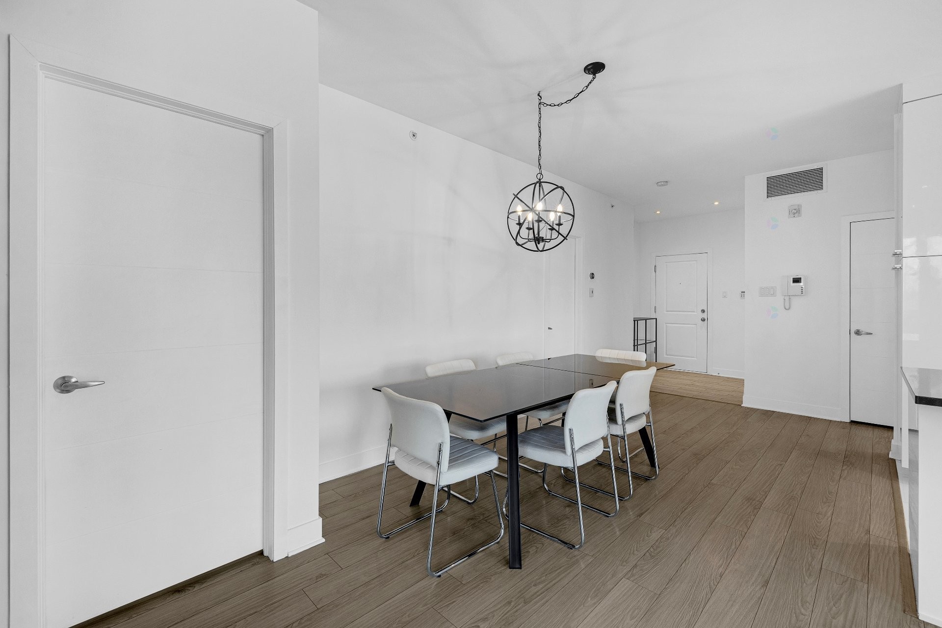 









2310


Rue Monet

, 302,
Laval (Duvernay),




QC
H7E0G1

