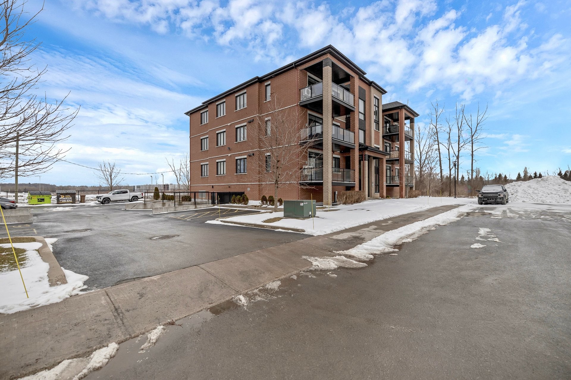 









2310


Rue Monet

, 302,
Laval (Duvernay),




QC
H7E0G1

