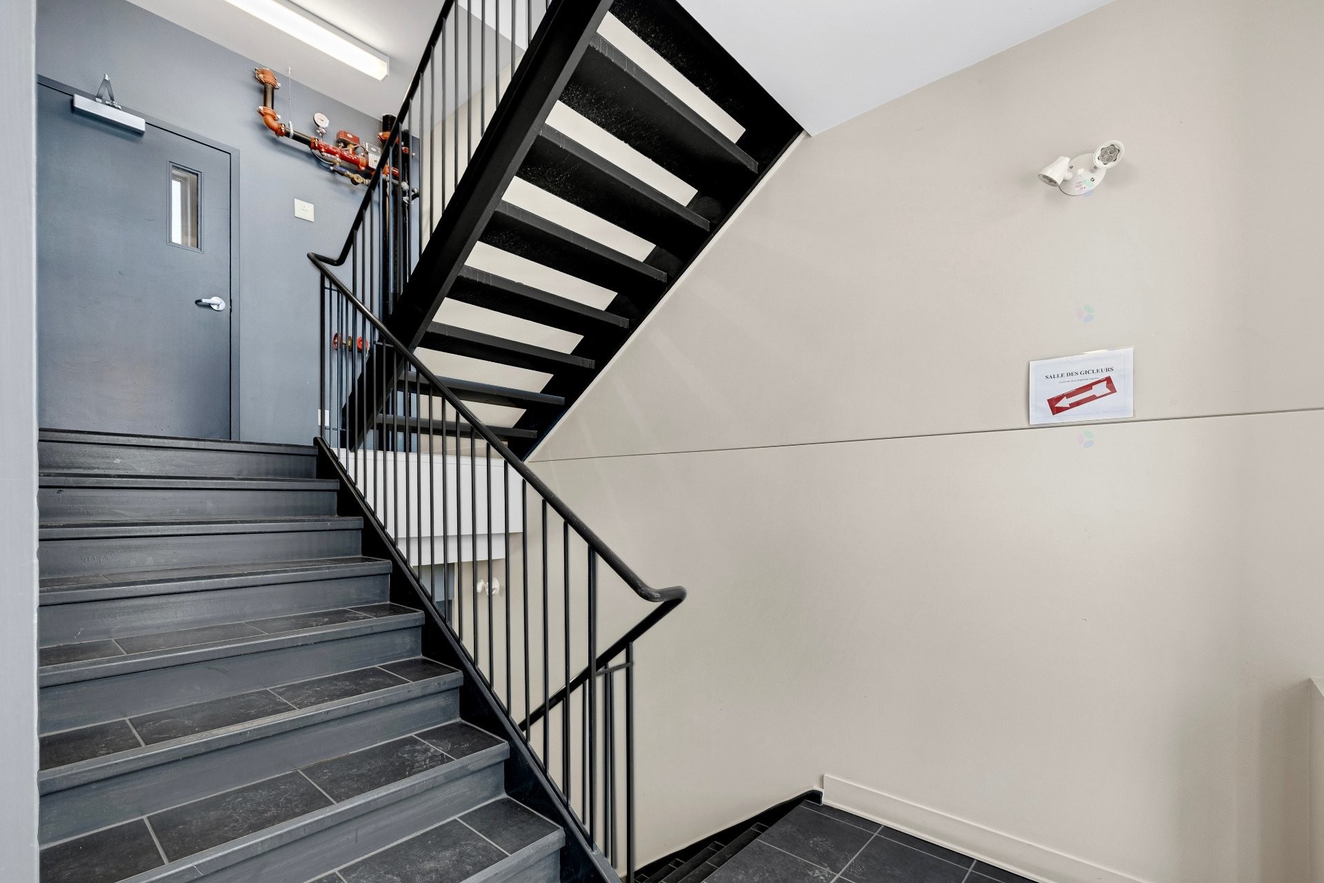 









2310


Rue Monet

, 302,
Laval (Duvernay),




QC
H7E0G1

