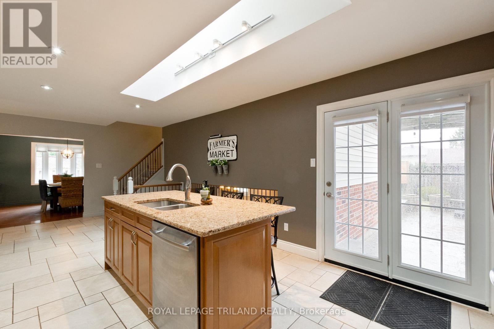 












379 SHERWOOD AVENUE

,
Central Elgin (Belmont),




Ontario
N0L1B0

