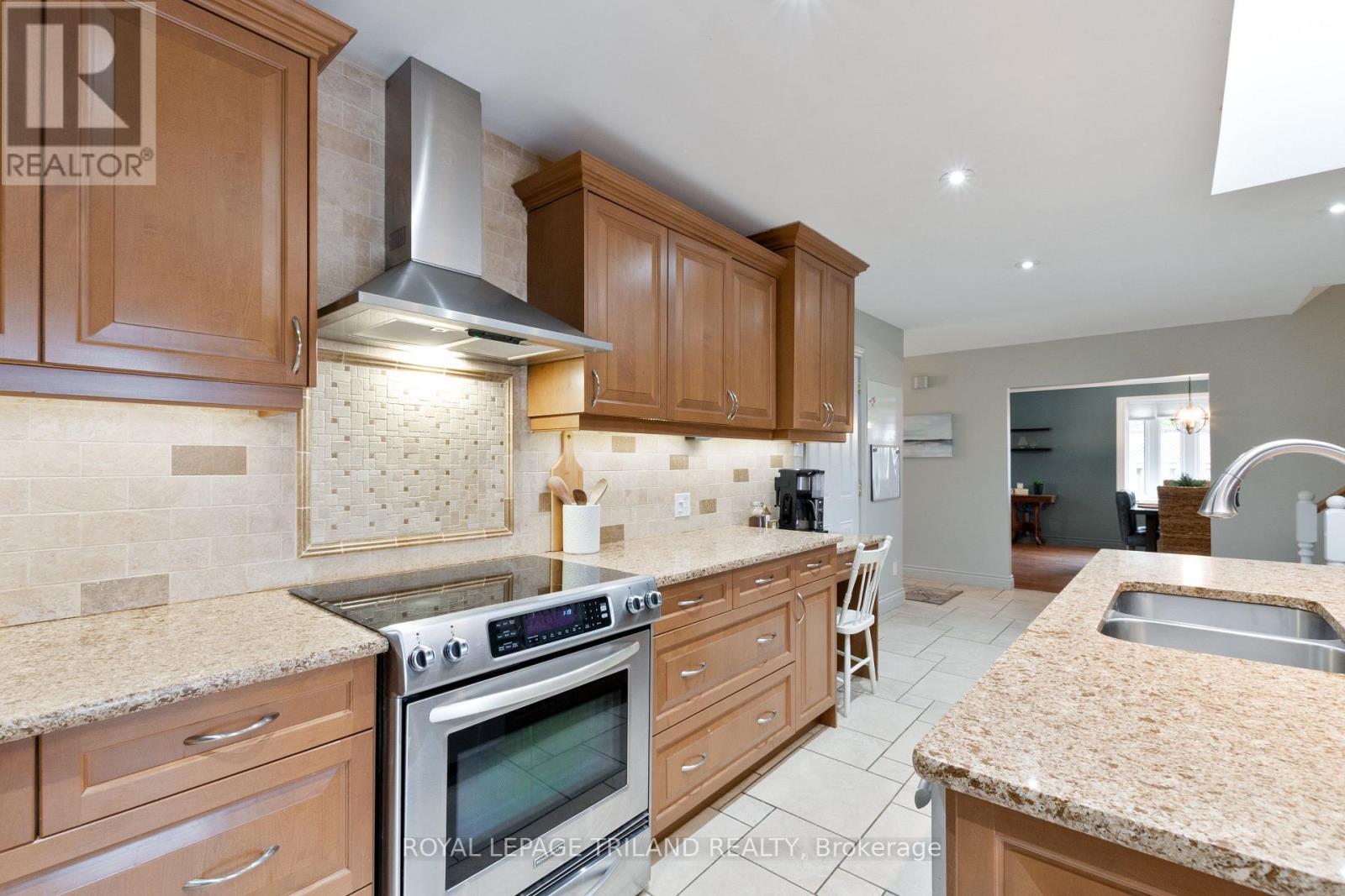 












379 SHERWOOD AVENUE

,
Central Elgin (Belmont),




Ontario
N0L1B0

