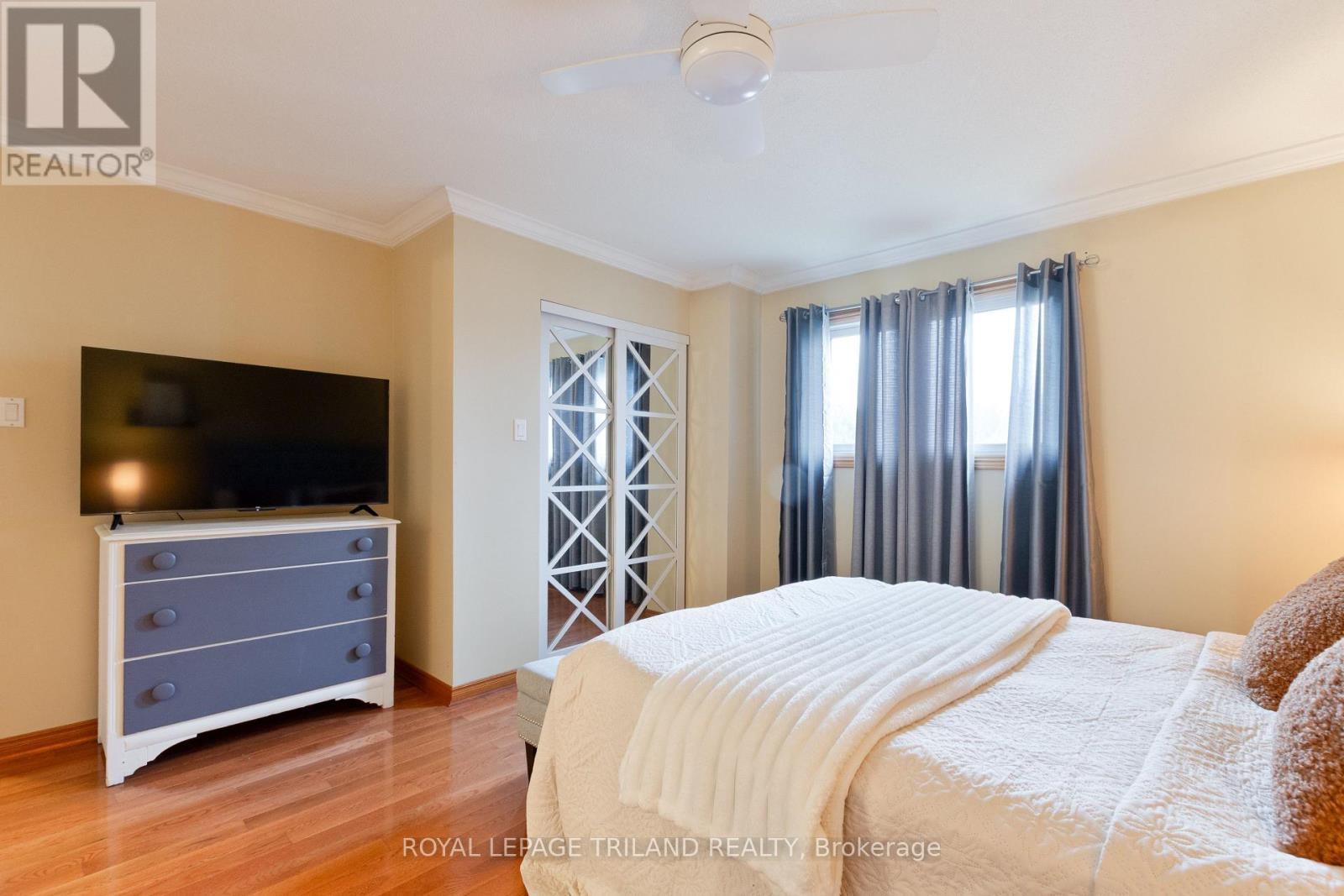 












379 SHERWOOD AVENUE

,
Central Elgin (Belmont),




Ontario
N0L1B0

