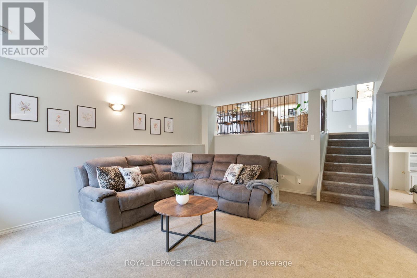 












379 SHERWOOD AVENUE

,
Central Elgin (Belmont),




Ontario
N0L1B0

