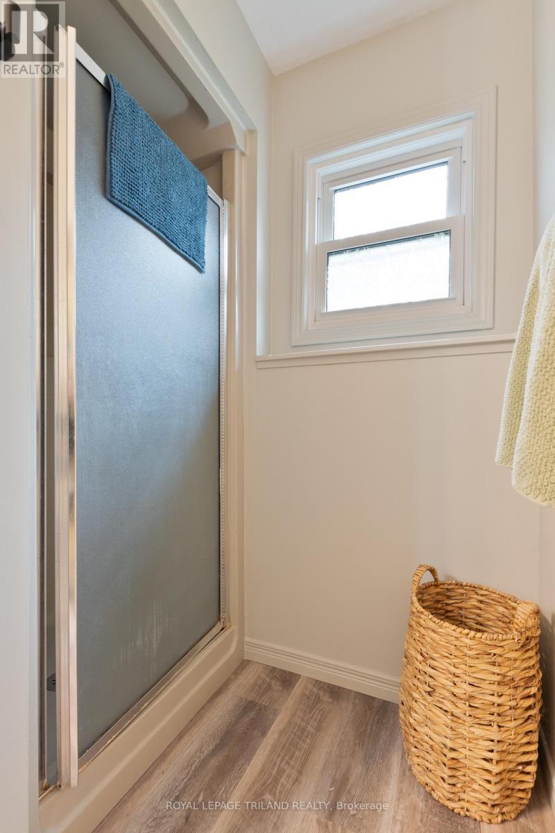 












379 SHERWOOD AVENUE

,
Central Elgin (Belmont),




Ontario
N0L1B0

